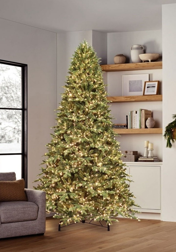 9ft Christmas tree from Sam’s!🎄