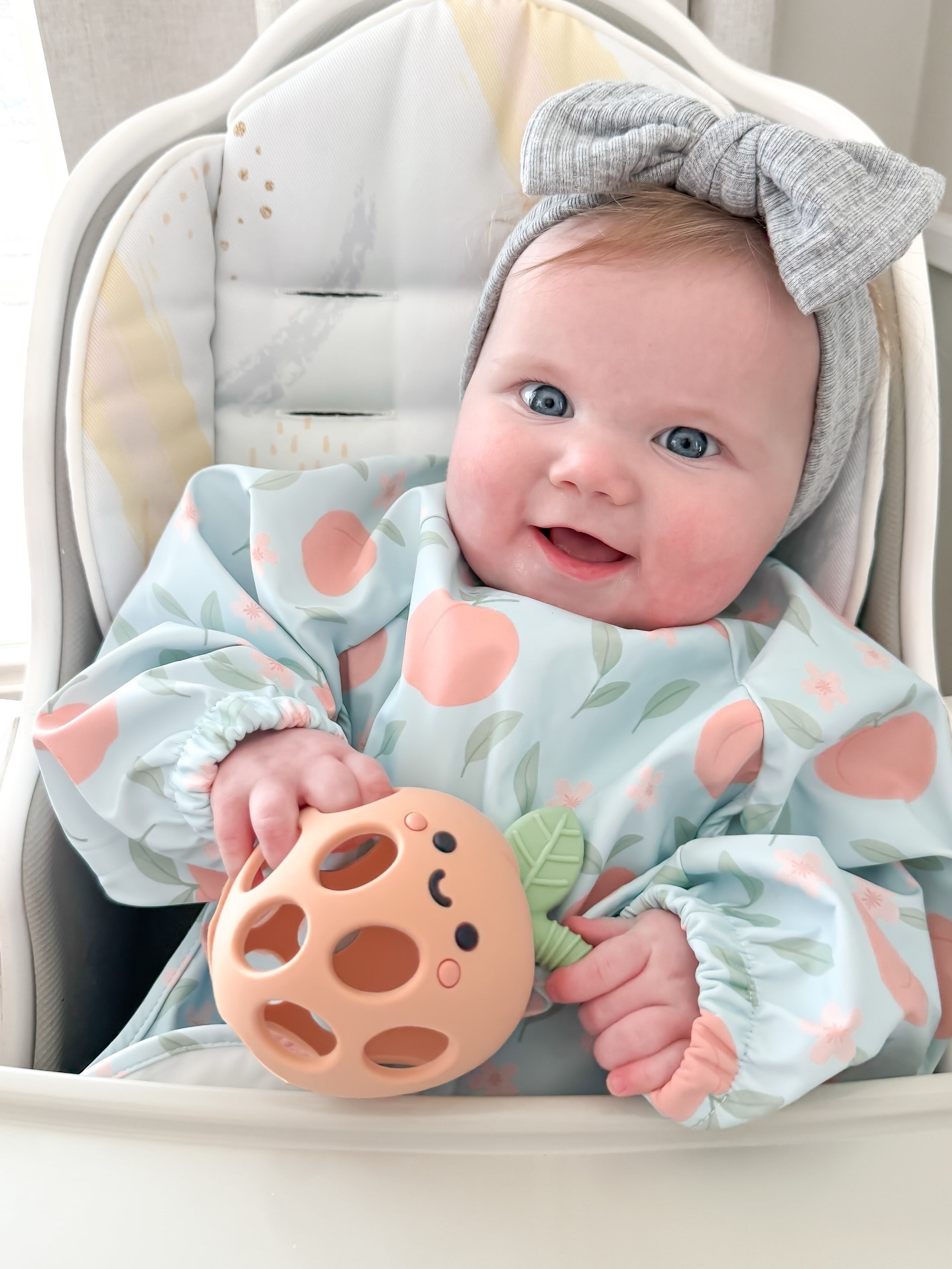 Peach blossoms, soft textures, and baby days 🍑🌸

The sweetest collection is dropping today at 12PM EST. @callaandfriends ! 

My code HUDSON10 will save you on your purchase !

#peachblossom #graysonlongsleevebib #callaandfriendspartner #kylertumbler #teether