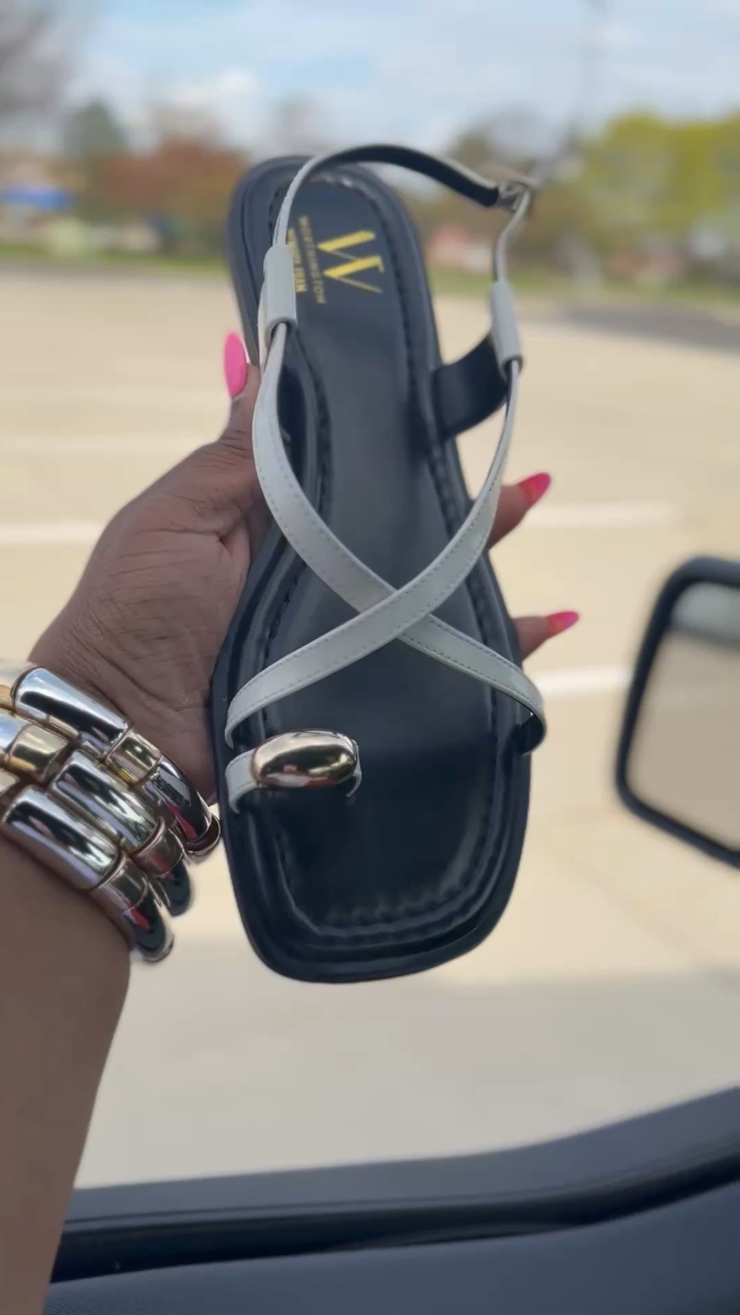 Loving these new sandals and that they're casual but still cute ! I wouldn't wear them on long days because the jewelry can be a bit much on the feet but to dinner a date they are perfect ! 