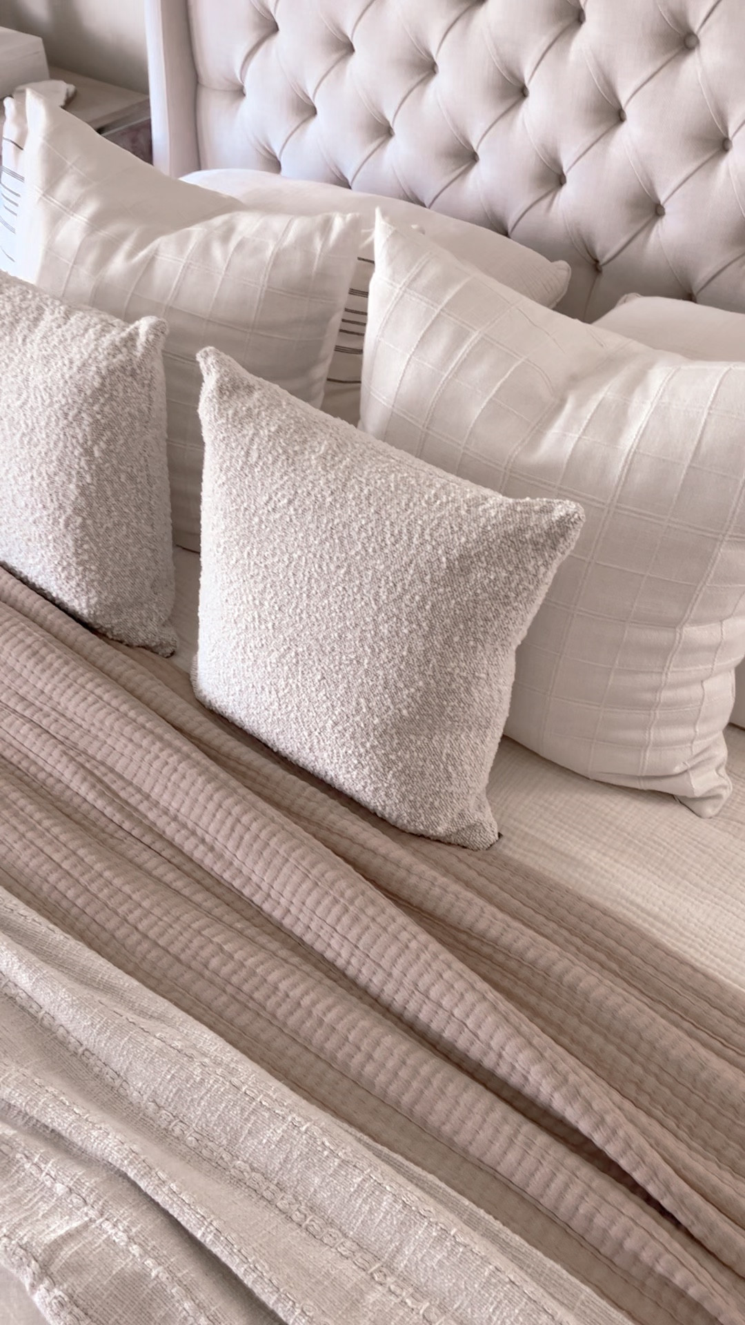 Bedroom 
Bedroom styling 
Bedding
Neutral bedding 
Pillow
Throw pillows
Throw blanket 
Blanket 
Home decor 
Bedroom decor 

#LTKFind #LTKhome