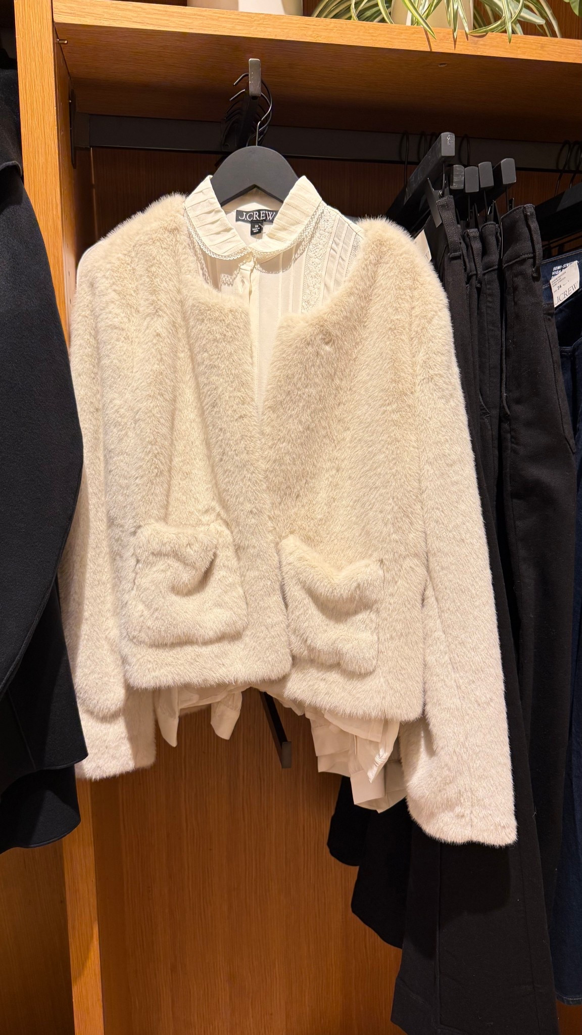 This faux fir jacket is so soft!!


#LTKSaleAlert #LTKFindsUnder100