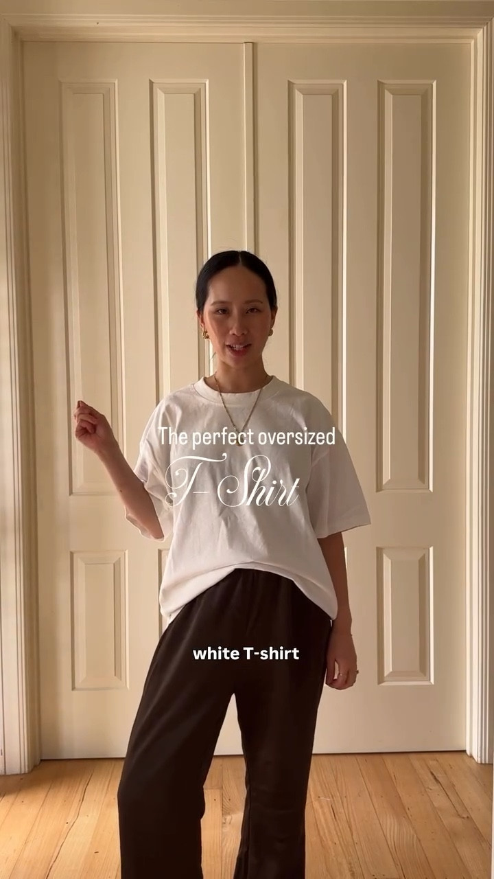 @showpo nailing it with the perfect oversized tshirt that goes with absolutely everything. They are 100% cotton as well, so you know they will last 🫶🏻 comment TOP and I’ll send you the link! 
.
.
.
.
.
.
#petitefashionblogger #melbournefashionblogger #outfitreel #grwmoutfit #minimalfashionstyle