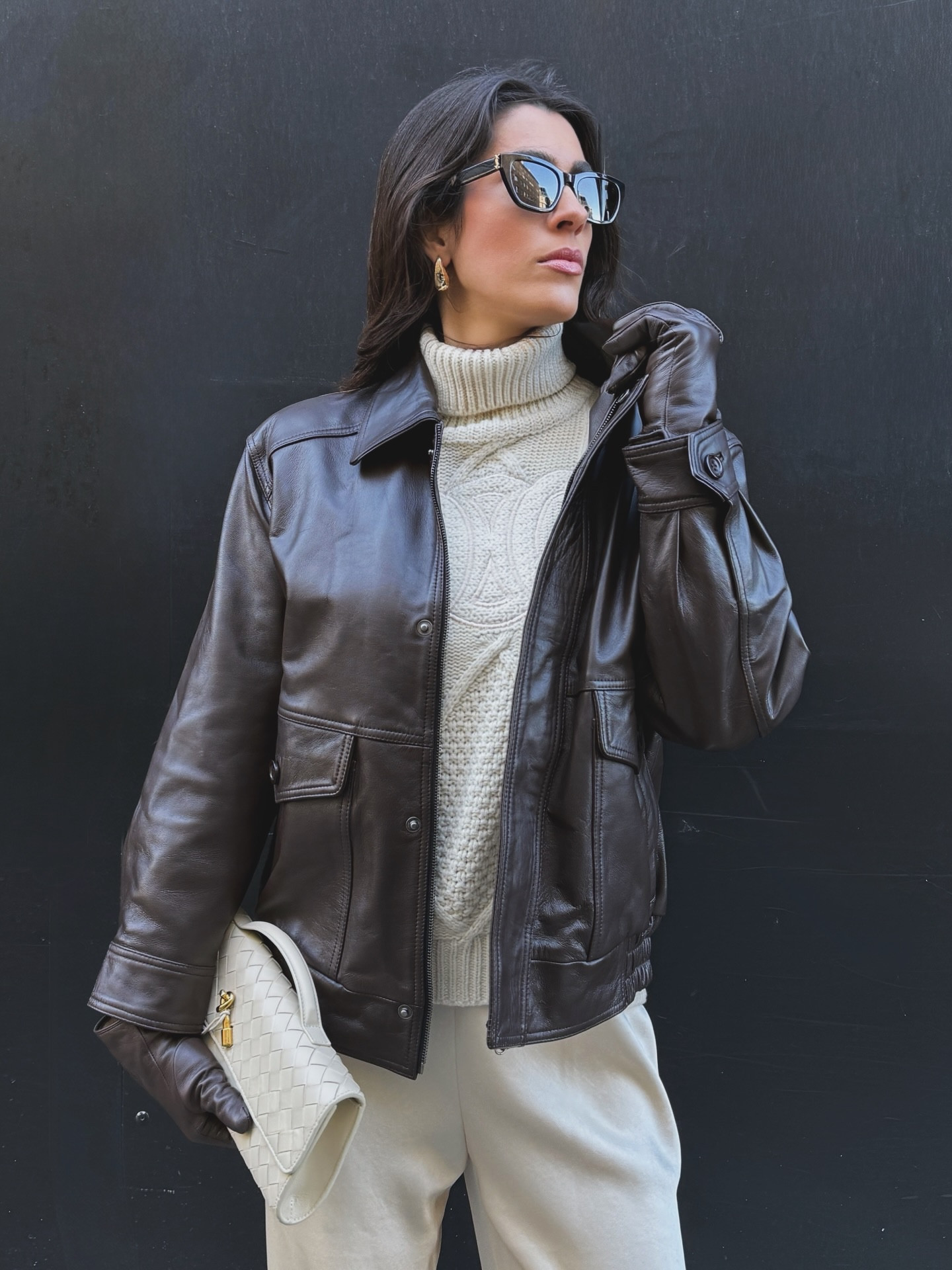 Brown white combo🤎🤍

Leather jacket: @auroxthelabel 
Jumper: @celine 
Satin pants: @vince 
Bag: @bottegavenetaworld 
Sunnies: @ysl 

#leatherjacket #brownwhite #chocolateleather #brown #chocolatebrown