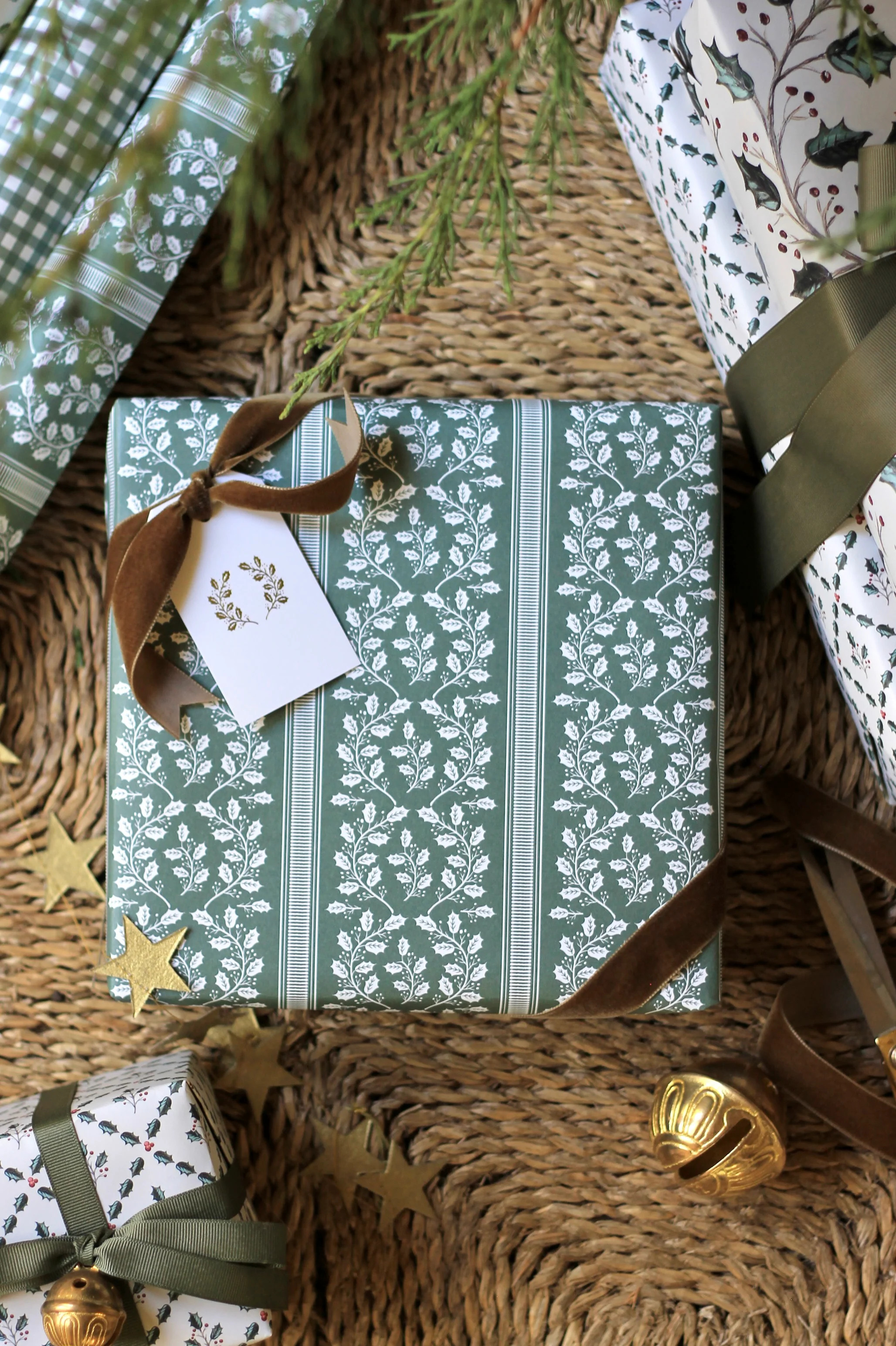 Laurel Wreath Wrapping Papers - 4 sheets | JSH Home Essentials