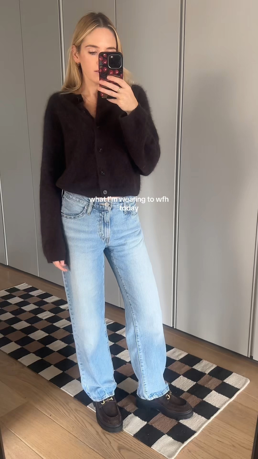 WFH OOTD
Wearing 25/31 in jeans and Xs in cardigan 