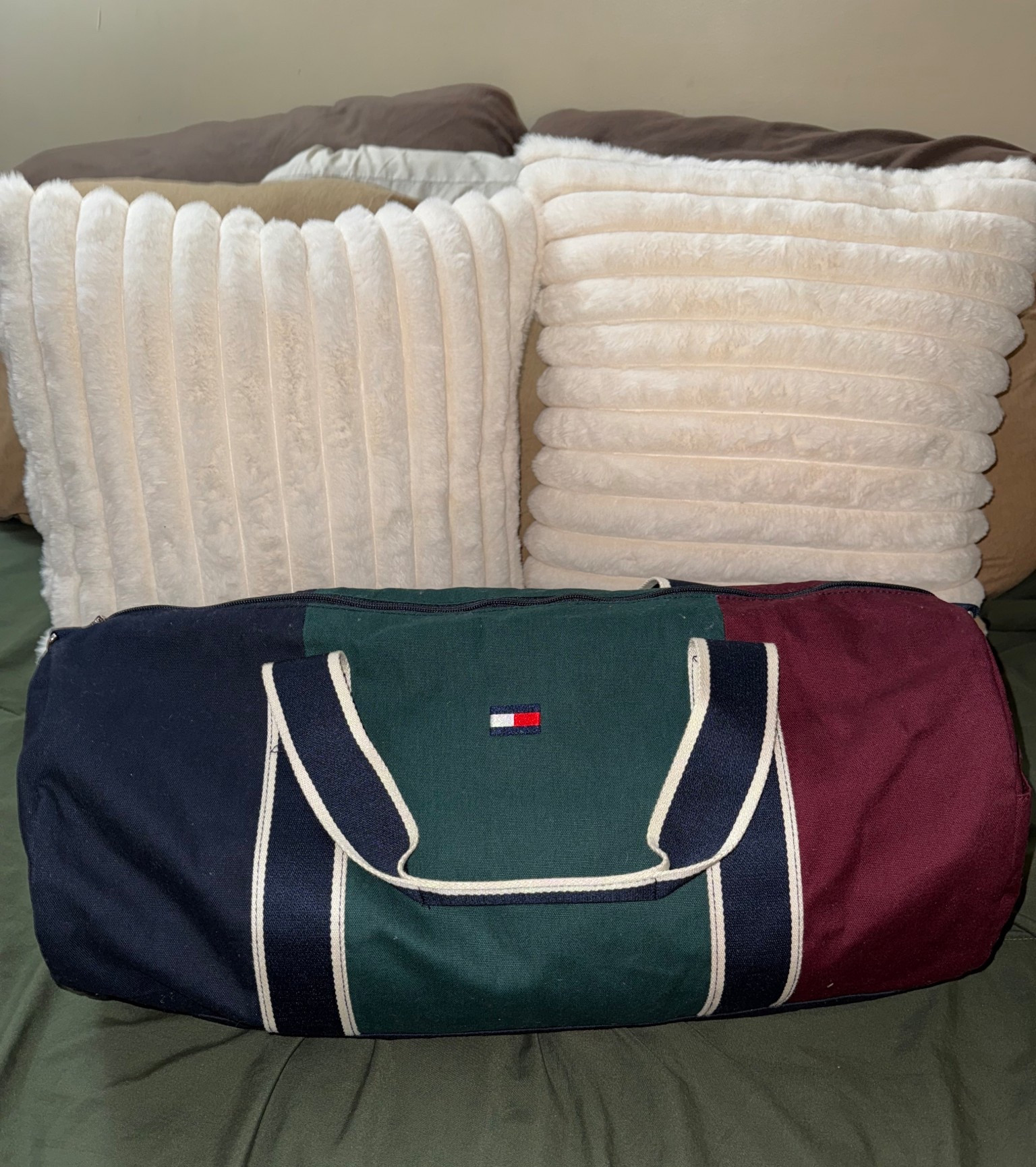 @Tommy Hilfiger weekend bag. Makes for a great Valentine’s Day gift!✈️

#valentinesdaygift #giftsforhim #weekendbag #weekenderbag #tommyhilfiger #bagforhim #mensbag

#LTKValentine #LTKMens #LTKTravel