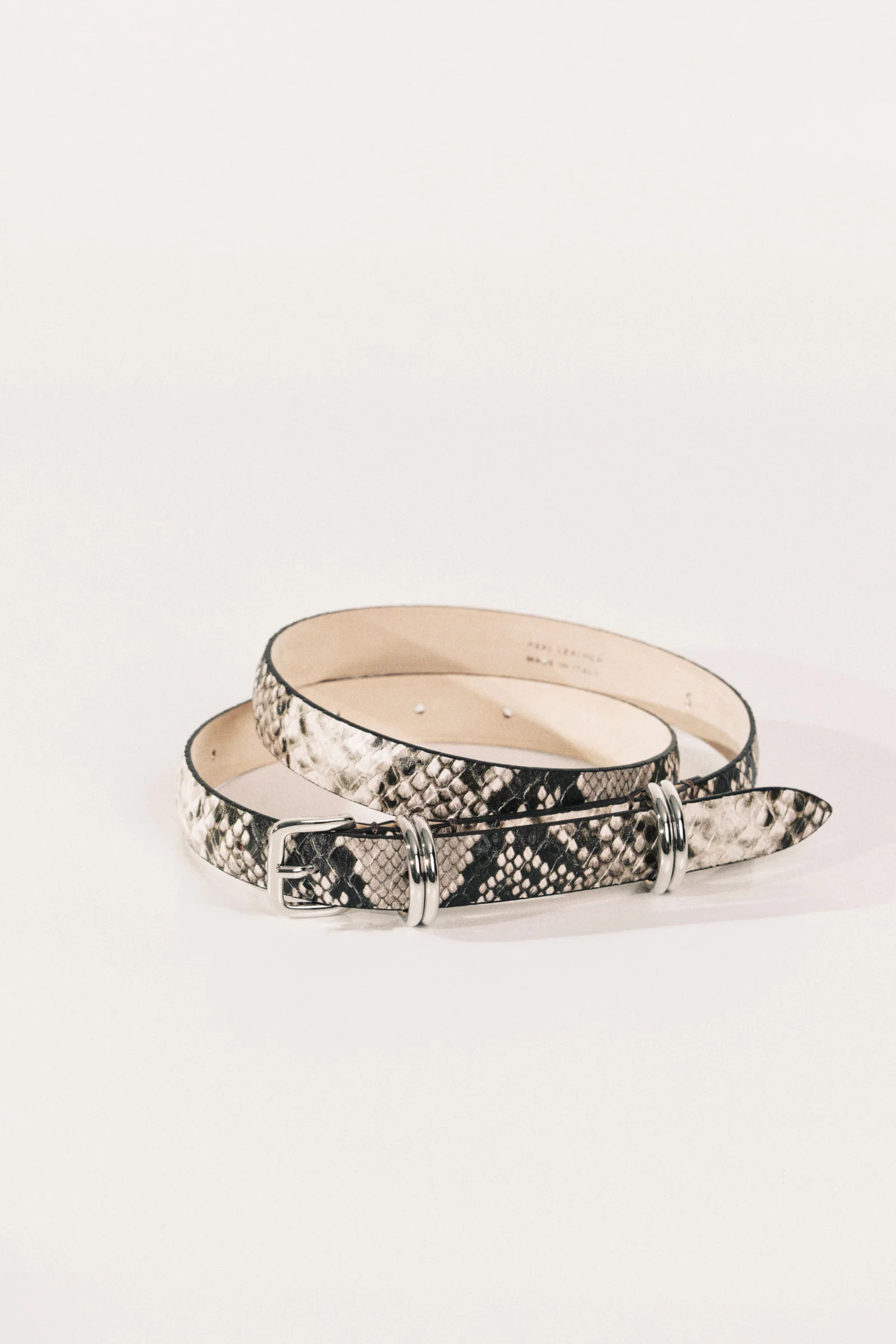 Constance Snake | Déhanche