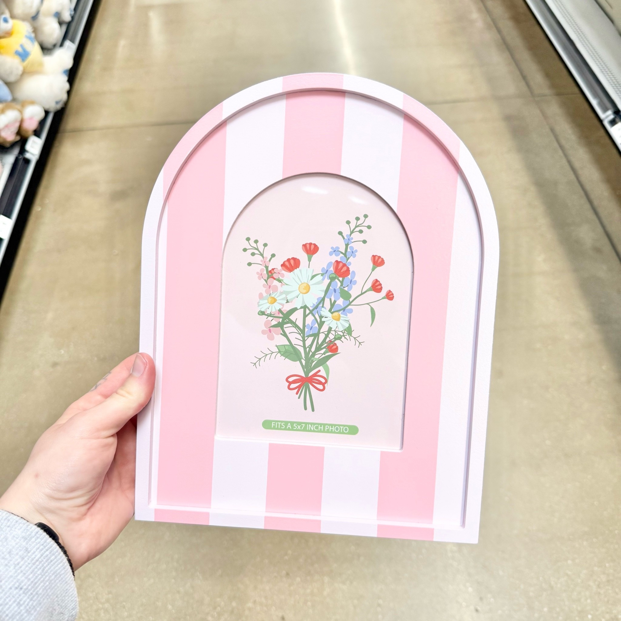 @walmart 
Arched Picture Frame,
Pink, 5" x 7"
$9.97

#LTKMothersDay