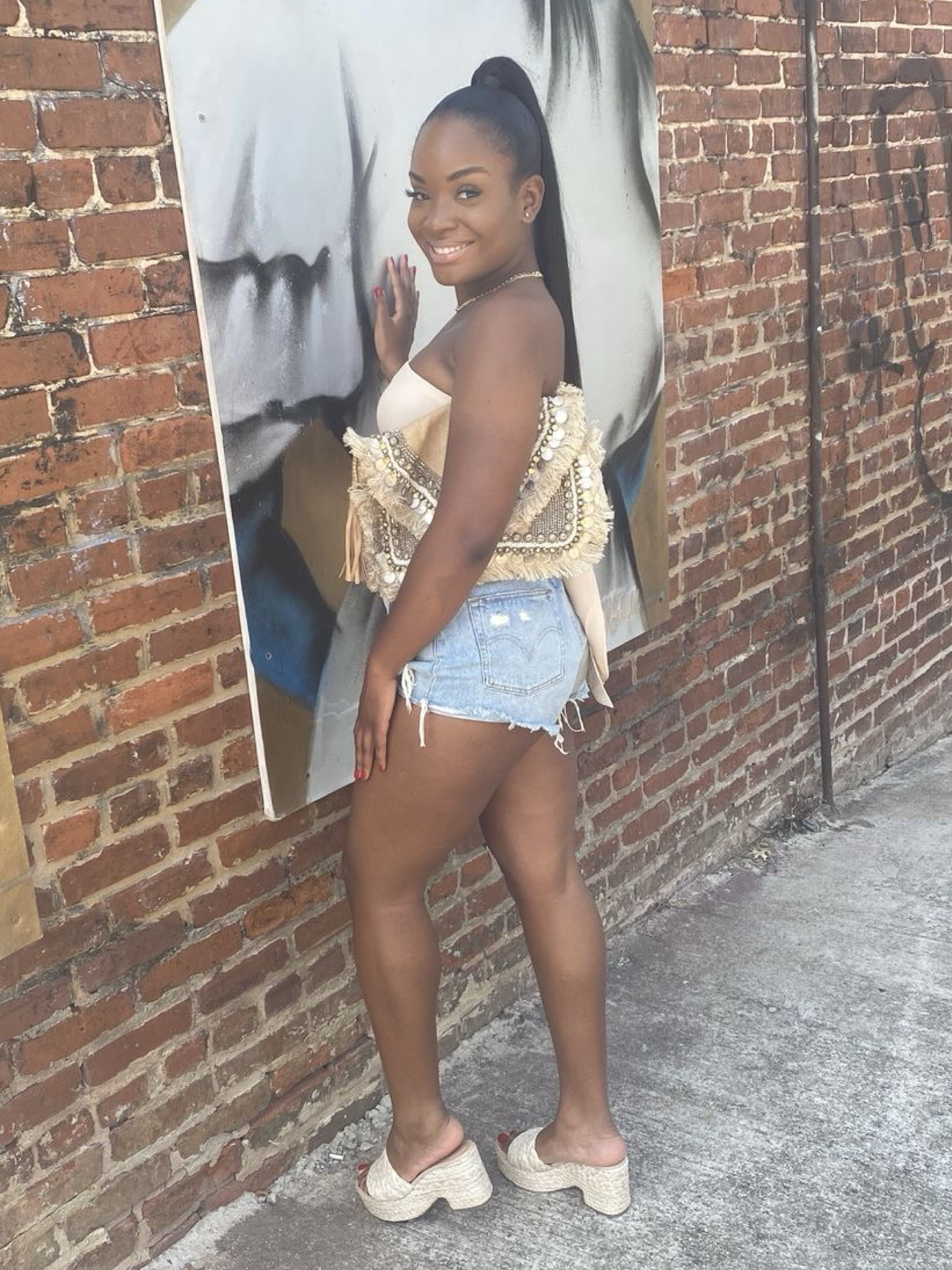 Summers are for wedges, Levi shorts, and ponytails. Wore this outfit to brunch with my friends and I looked so cute, the plus is I was also comfortable. 


#LTKStyleTip
