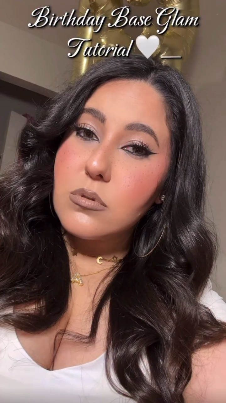 🚨 Don’t ask me for my base routine unless you’re ready to glow like this, baby 😘💄

If we’re talking glamorous makeup, you already know your big sis got you 💅🏽 Because this base? She’s that girl — smooth, flawless, and giving “don’t talk to me unless your primer’s Huda” energy 💋

I’m serving luxury, confidence, and glow all in one beat — because we don’t gatekeep flawless, we share it, mi amor ✨

💄 The glam lineup you need in your life:
Product Details ⬇️ 

@hudabeauty - Easy Blur Silicone-Free Smoothing & Pore-Minimizing Primer
• Easy Blur Natural Airbrush Foundation with Niacinamide 
• Blush Filter Soft Glow Liquid Blush (Cotton Candy) 

@charlottetilbury - Hollywood Flawless Filter 
• Airbrush Flawless Finish Setting Powder 

@makeupbymario - SoftSculpt Cream Contour & Bronzing Shaping Stick (Light Medium) 

@hourglasscosmetics - Vanish Airbrush Concealer 

@morphebrushes - Cheek Thrills Multi-Finish Face Trio (Sunset Swim) 

@onesize - Ultimate Blurring Setting Powder 
• On ‘Til Dawn Mattifying Setting Spray 

@lauragellerbeauty - The Best of the Best Full Face Baked Powder Palette 

@unicos_beauty_us - 2 in 1 Faux Freckles Pen & Blush 

@anastasiabeverlyhills - Impeccable 24HR Blurring Matte Setting Spray 

Because we don’t just wear makeup — we set the standard, baby 💅🏽💕

•
•
#microinfluencer #explorepage✨ #anastasiabeverlyhills #lauragellerbeauty #morphe #bigsister #bigsisvibes #makeuptutorial #grwmreels 
#LatinaGlam #BigSisEnergy #LuxuryBeauty #MakeupThatSlays #FlawlessBase #MakeupReel #BeautyInfluencer #GlamGoals #HudaBeauty #CharlotteTilbury #MakeupByMario #ABH #HourglassCosmetics #onesizebeauty #ashleyangelx