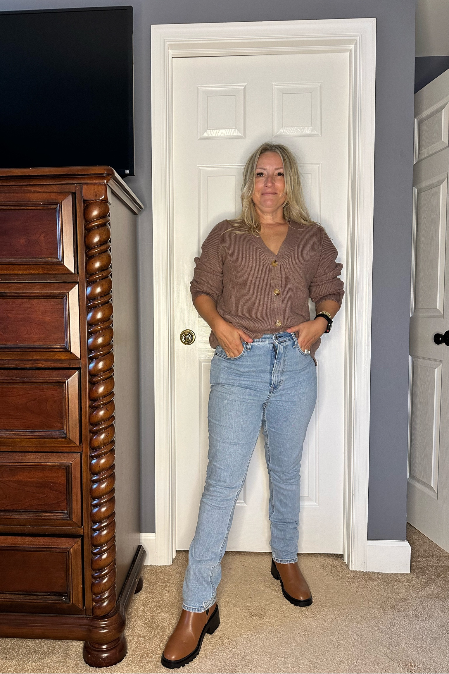 Ootd
High rise straight jeans curvy
Sweater cardigan wearing med color is nutmeg
Chelsea boot tts

#LTKOver40 #LTKShoeCrush #LTKFindsUnder50