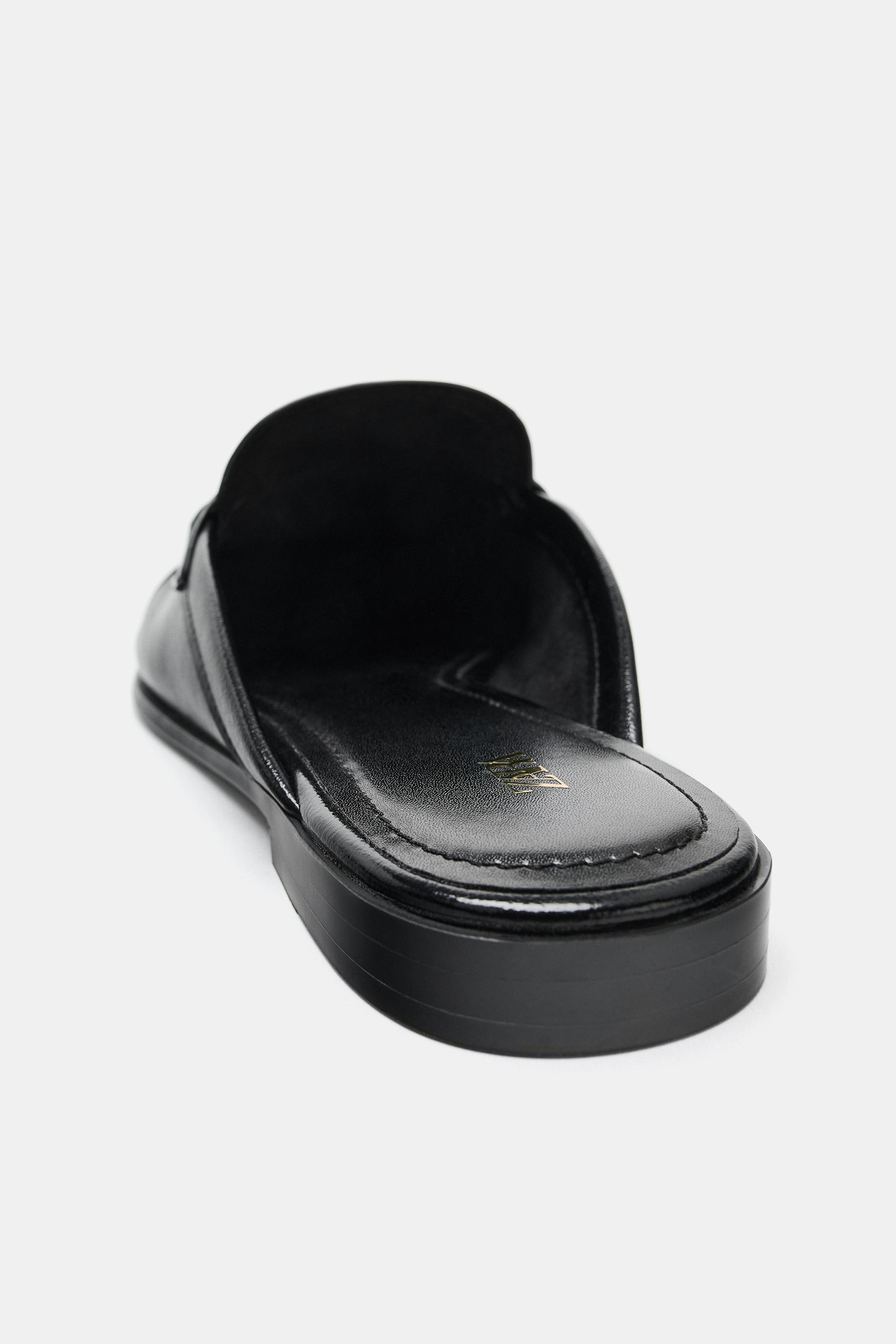 Soft loafer style shoes. Mule design. Gathered detail at the front. Rounded toe.Sole height: 0.4 ... | Zara US