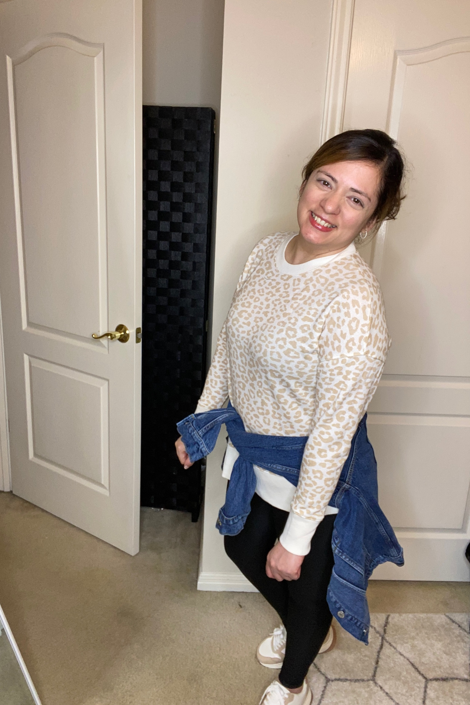 Walmart try on 

Animal print sweatshirt size medium 
Styled with a jean jacket for a Fall look 



#LTKstyletip