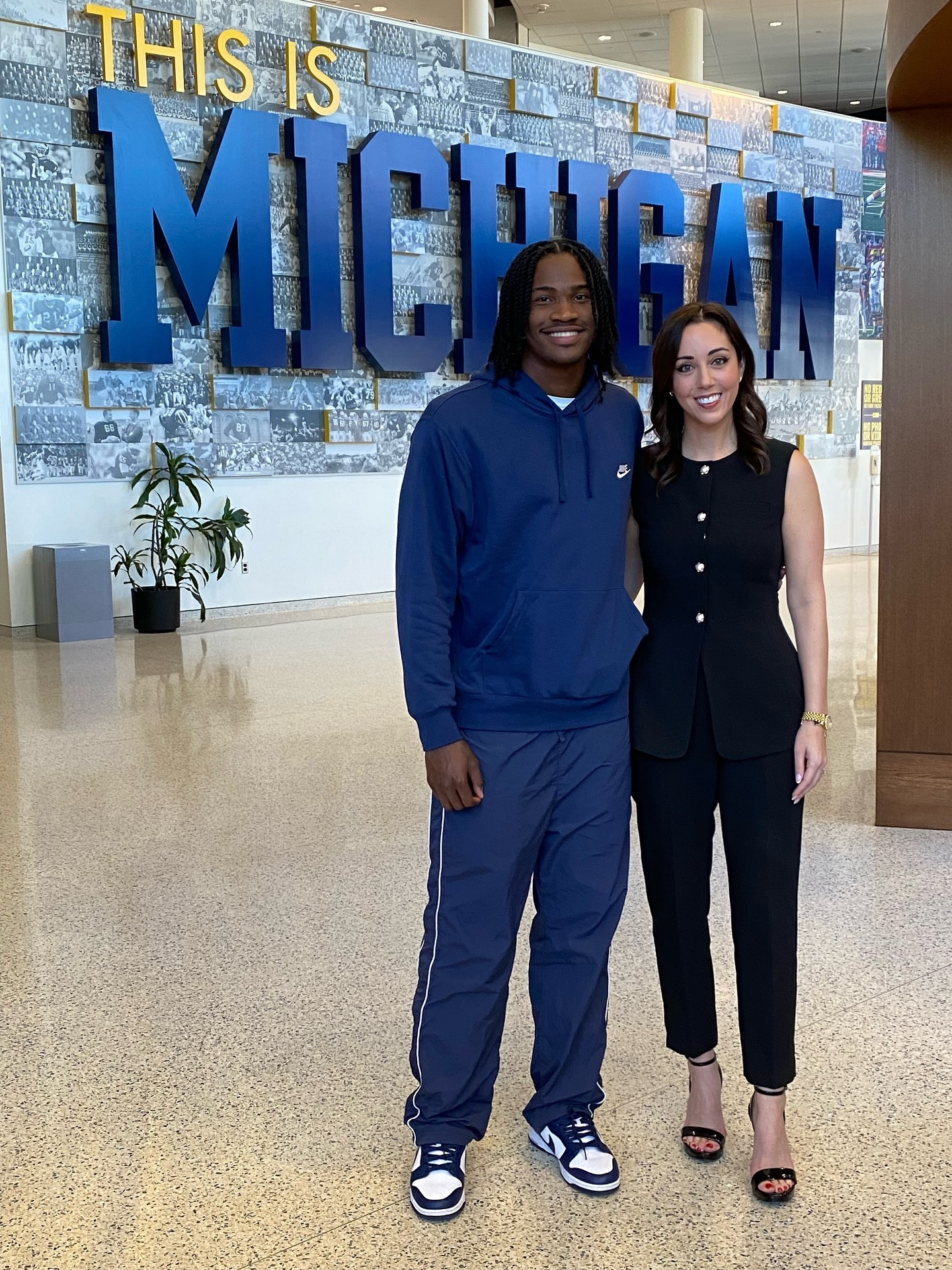 Great to finally meet Michigan QB Bryce Underwood and also great to squeeze in some @zingermansdeli 🙏🏼 A perfect 24 hours in the best college town in the country!