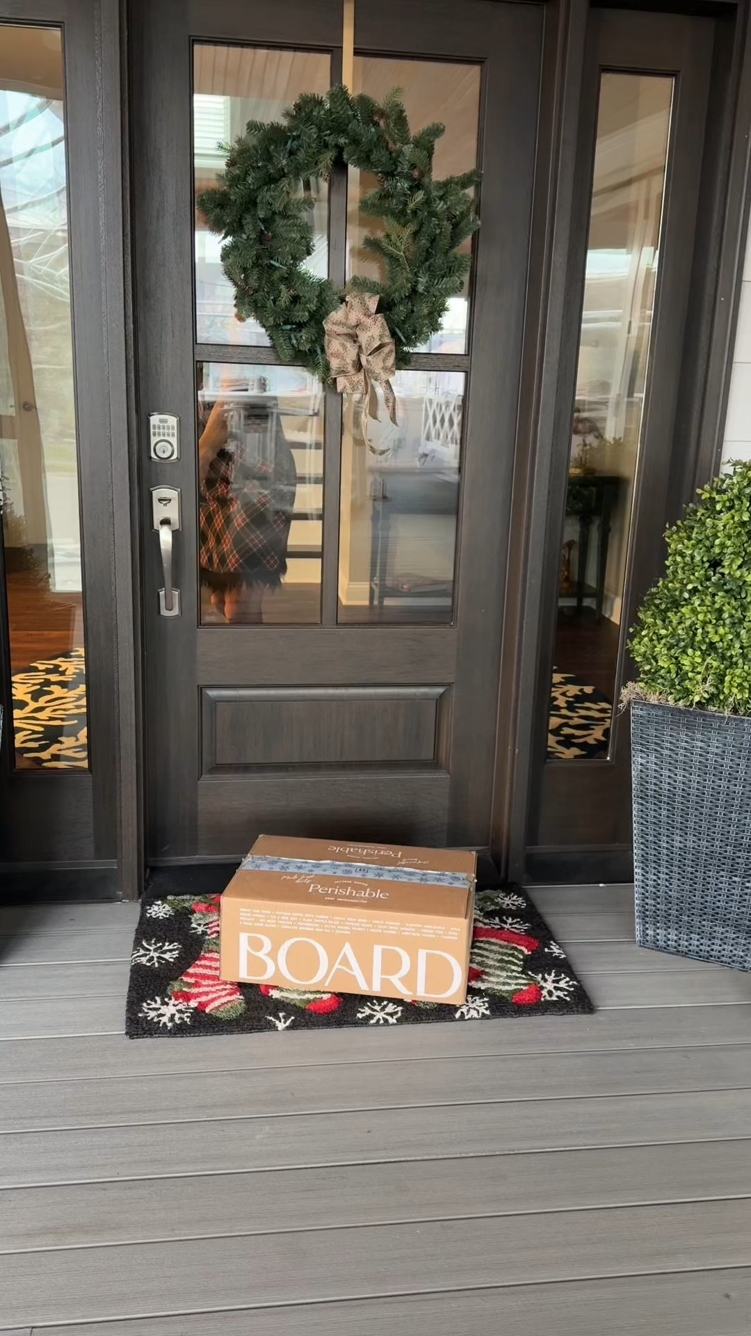 This is your sign to skip the stress and serve Christmas magic instead. 🎄🧀
Boarderie sent over the dreamiest holiday charcuterie board and WOW—made fresh, arranged by pros, and ships overnight so you can be the hostess who has it all together (even when you don’t 😉).

#BoarderiePartner #ChristmasCheer #HolidayCharcuterie #ChristmasTreats #FestiveFood #HolidayBoards #EntertainingMadeEasy #FoodieGift #CharcuterieBoardIdeas


#LTKHoliday #LTKfoodie #LTKGiftGuide