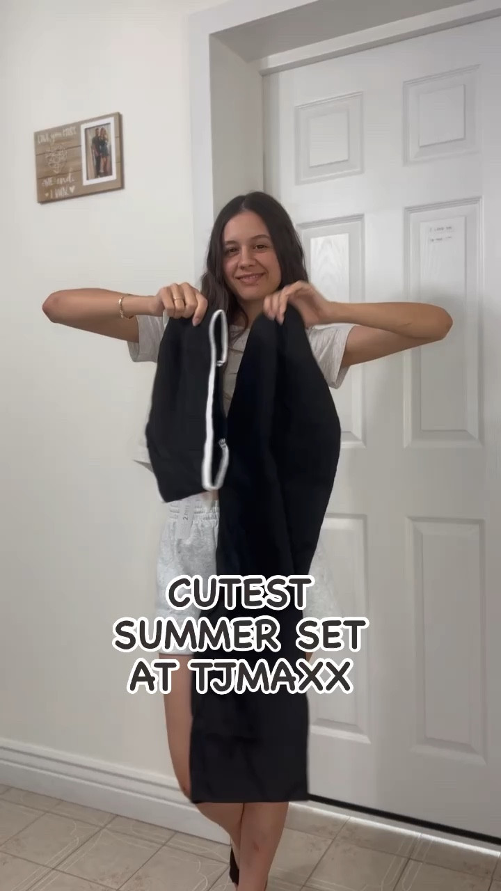House of Harlow 1960 
Linen Summer Set
Size: XS


#LTKFindsUnder50 #LTKVideo #LTKStyleTip