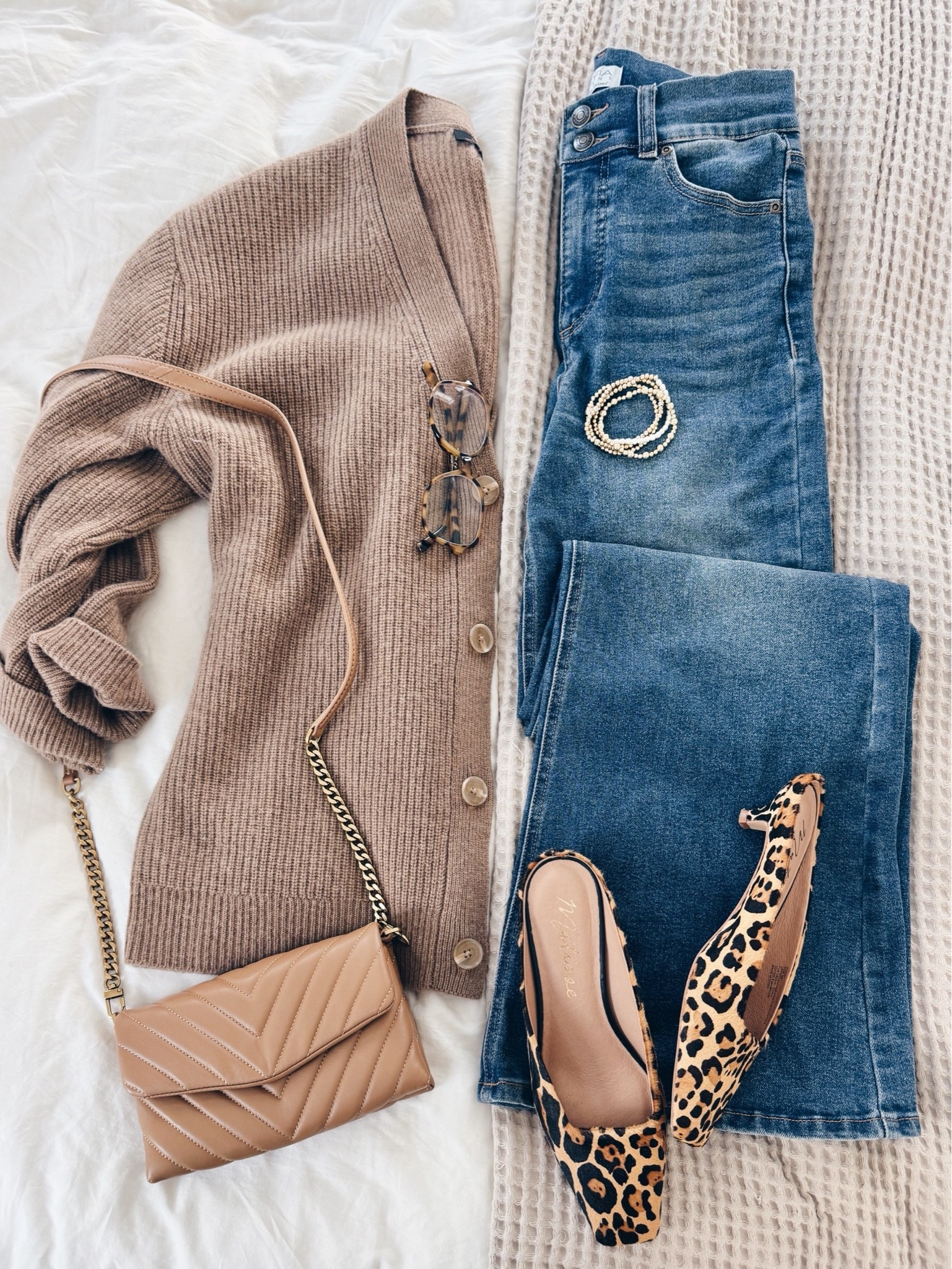 Fall outfit! I have xs in the relaxed cashmere sweater. Neutral outfit, business casual outfit, women’s style over 40

#LTKootd #LTKTall #LTKOver40