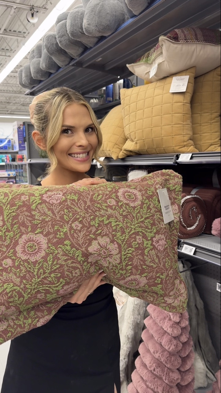 How are we feeling about the Walmart fall collection??The cart flying into another zip code per usual 🤣🛒 

Comment SHOP only if you are looking for the links 🤎

#walmartdecor #walmartfalldecor #falldecor