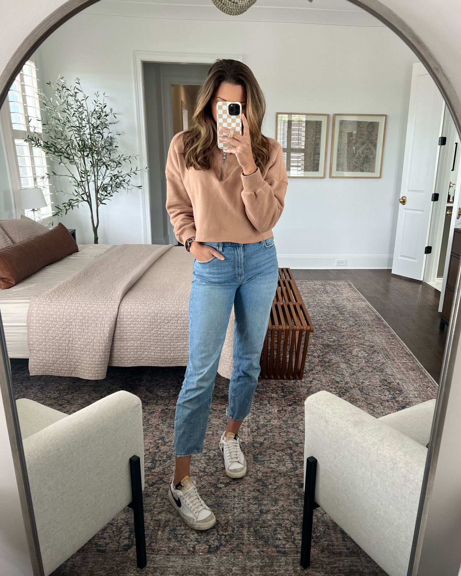 Jeans and cropped quarter zip sweatshirt from Abercrombie! Also, so excited to pull out these Nike sneakers again 👏🏻

Loving this cooler weather!