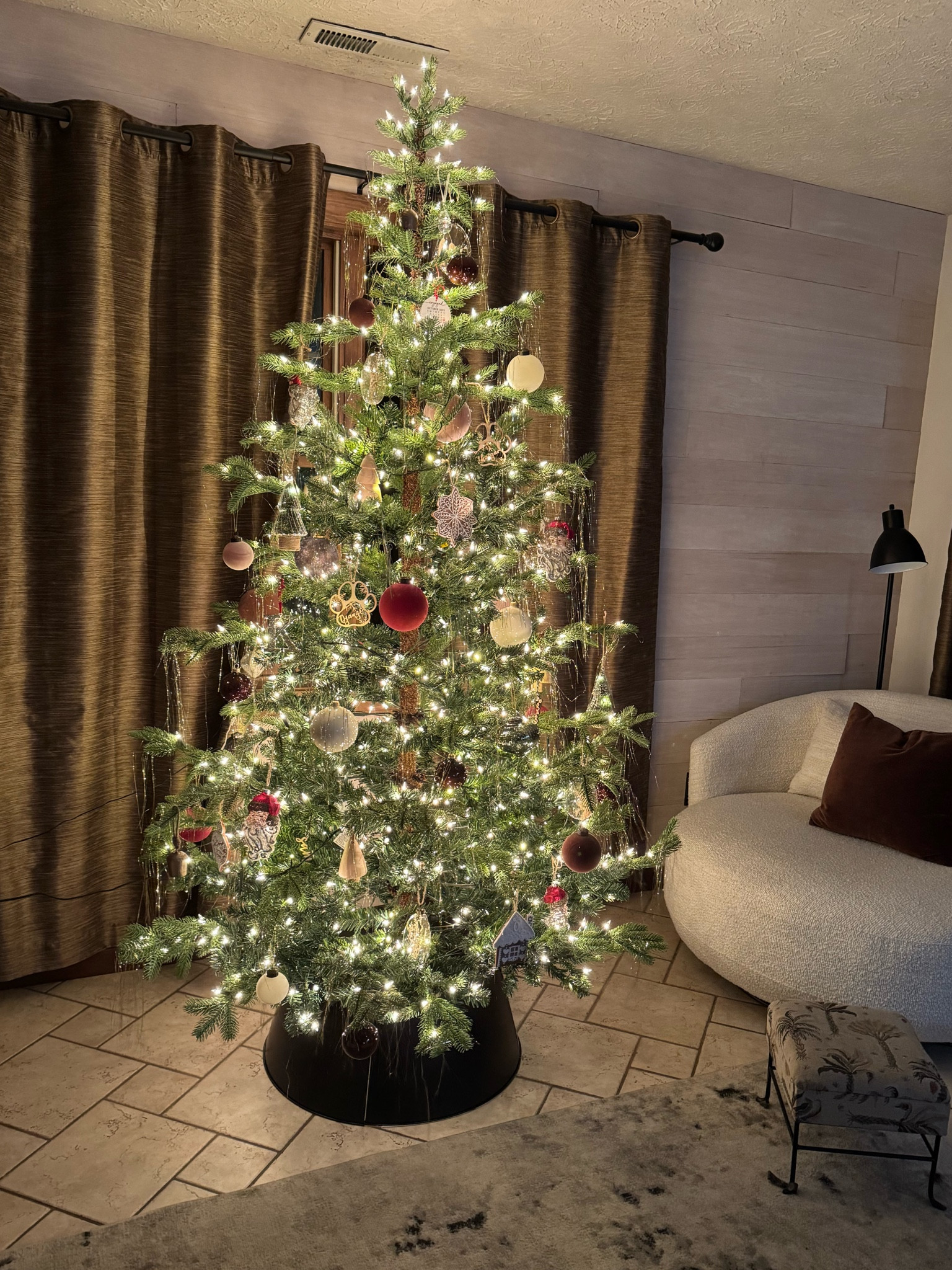 OBSESSED with our tree this year 😍 

#LTKSeasonal #LTKHome #LTKFamily