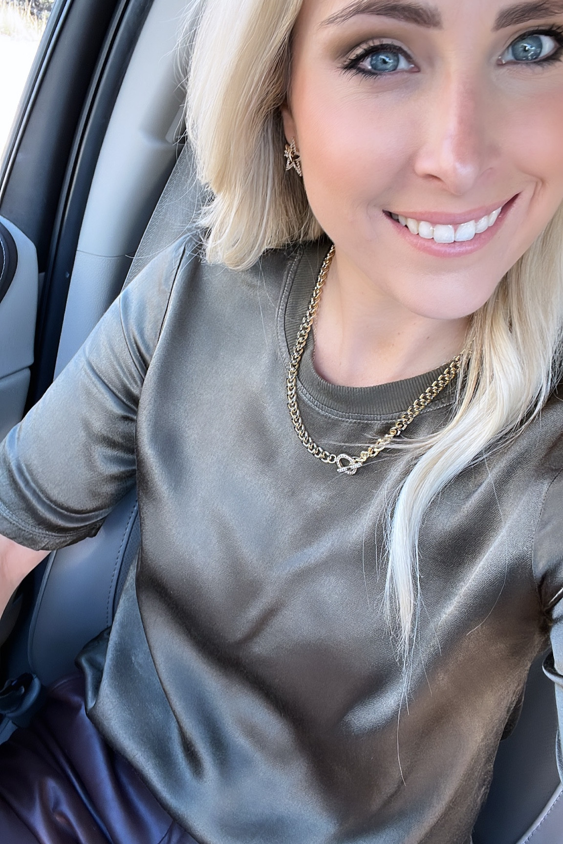 Both of these are going to be staples in my closet for this fall/winter season! Simple, elegant, COMFY, and sooo stinking pretty! 

The olive green top is light weight and can dress up any outfit. I’m wearing an XS. 

These faux leather wide leg trouser are SOOO CUTE! The inside lining of these are so warm and cozy it’s insane! I’m wearing a size 0. #everevefashion #fallattire #lovefallclothes 


#LTKSeasonal