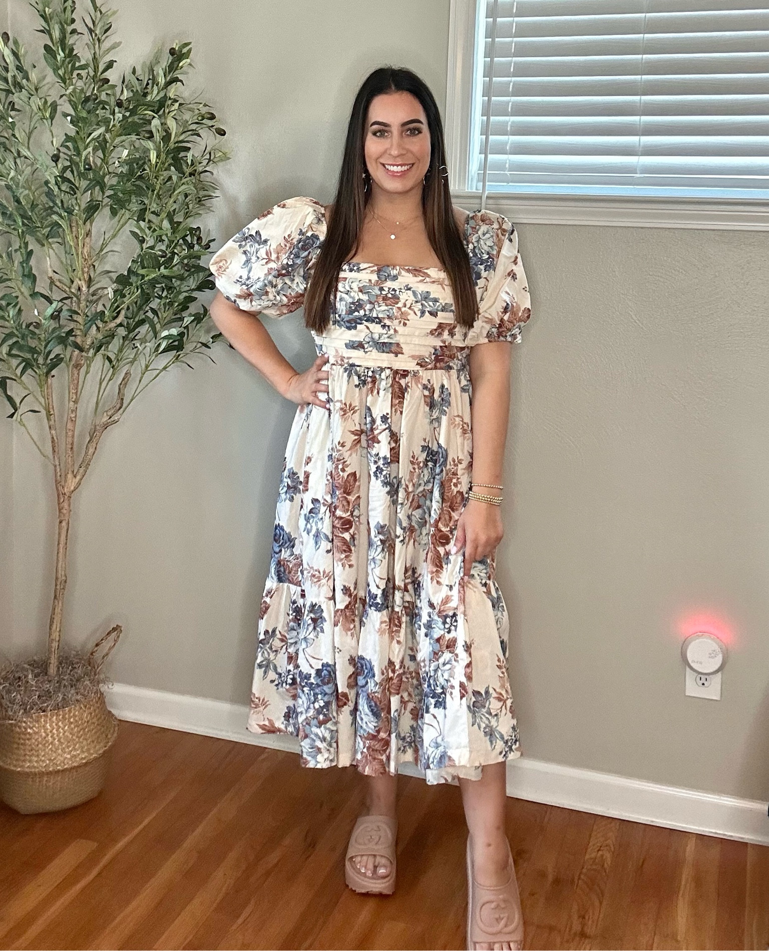 Abercrombie dress size large regular 
Gucci sandals tts. If in between sizes then size up

#LTKunder100 #LTKshoecrush #LTKstyletip