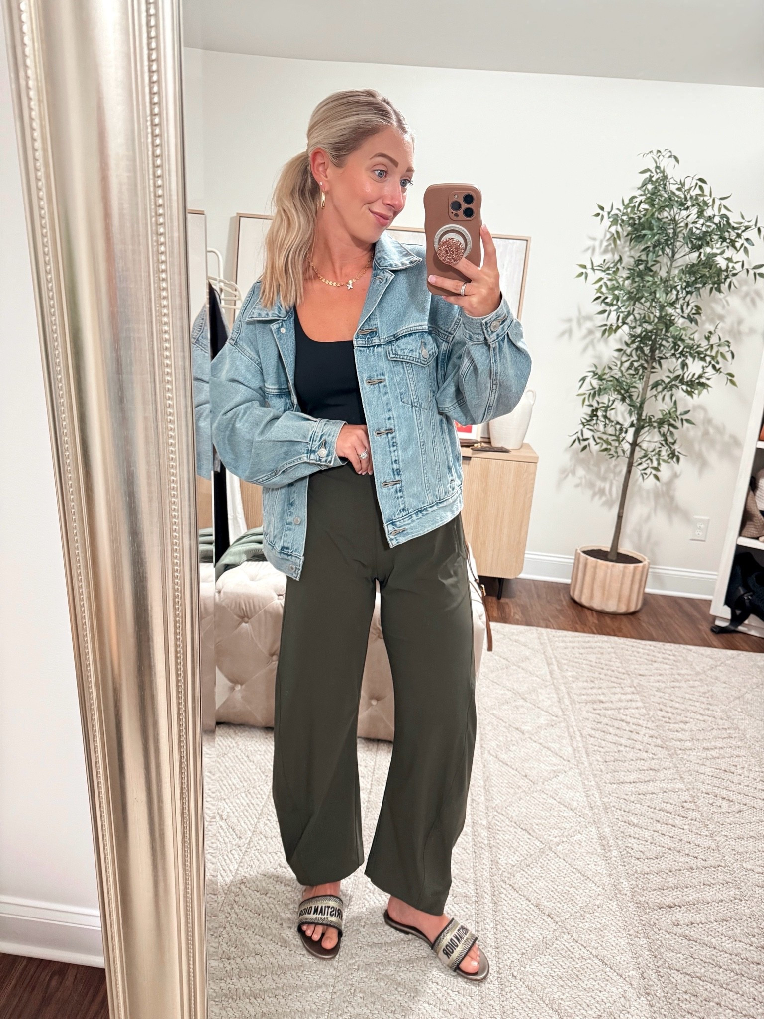 The @Ruti barrel pants definitely live up to their hype, so much so that I had to grab another color! 😍 They’re the perfect fit!!! Wearing my true size 4, regular length (5’4”)—I now have them in black and the olive green (color: verdant) and definitely eyeing navy next! 🙃 Shop via 🔗 in my bio!

Vacation, travel outfits, ruti barrel, mom outfits

#LTKdayinmylife #LTKootd #LTKgrwm