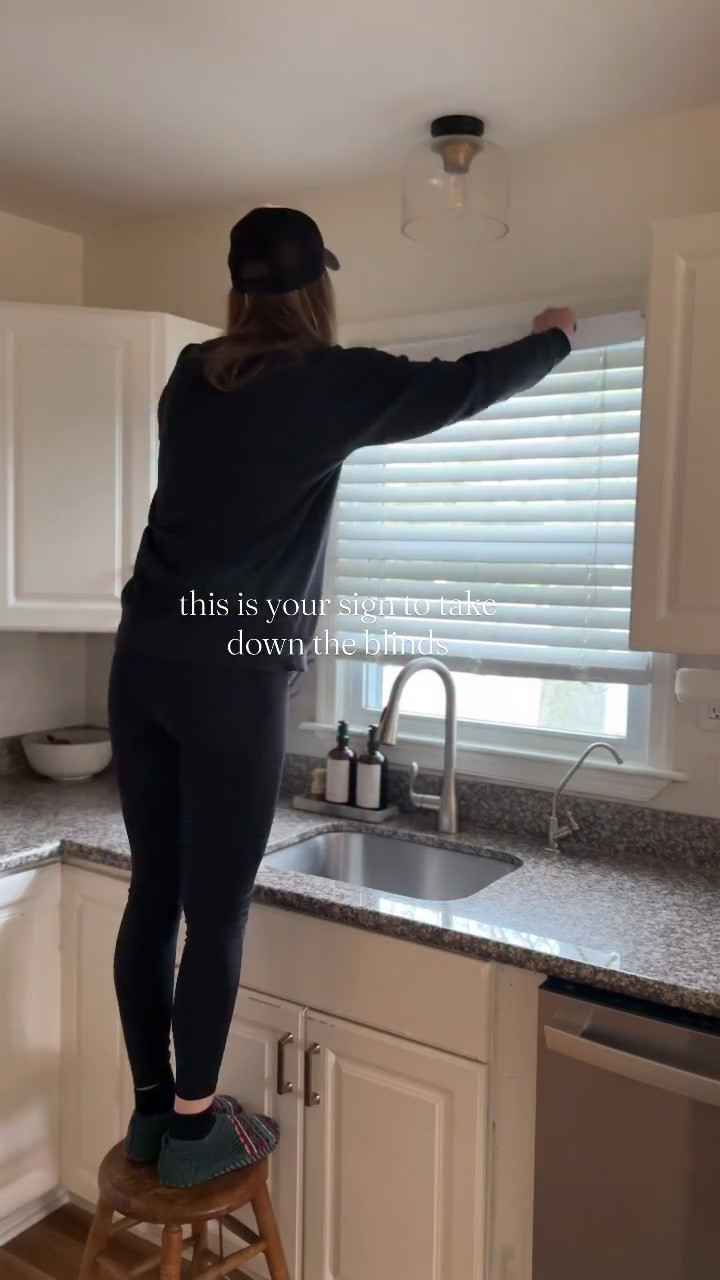 Not sure why I didn’t do this sooner! 🤎 my kitchen instantly felt so much cozier ! 

#cozykitchen #cafecurtains #homedecor #kitchenrefresh

#LTKHome
