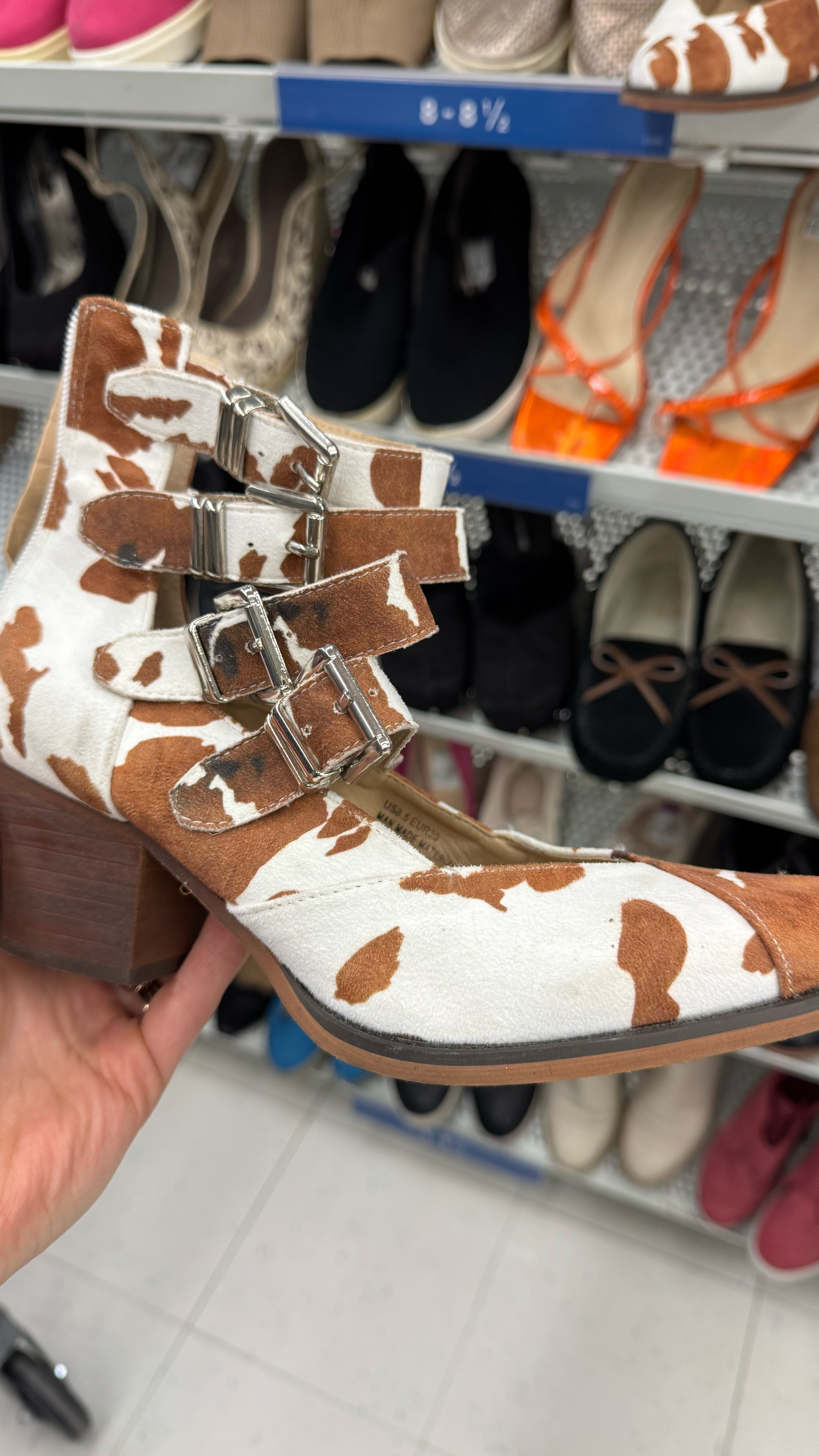 THRIFT HAUL 🌵🧡🌅 Everything I bought and what I paid.

Sweater: Rock & Roll Denim
Sparkly Pants: Walmart
Metallic Pants: Banana Republic
Cowhide Buckle Heels: Buckle (They don’t sell them anymore) 😢 
Rings: Amazon 

#cowgirlstyle #cowgirl #westernfashion #thriftfinds #thrifting 

#LTKBeauty #LTKStyleTip #LTKParties