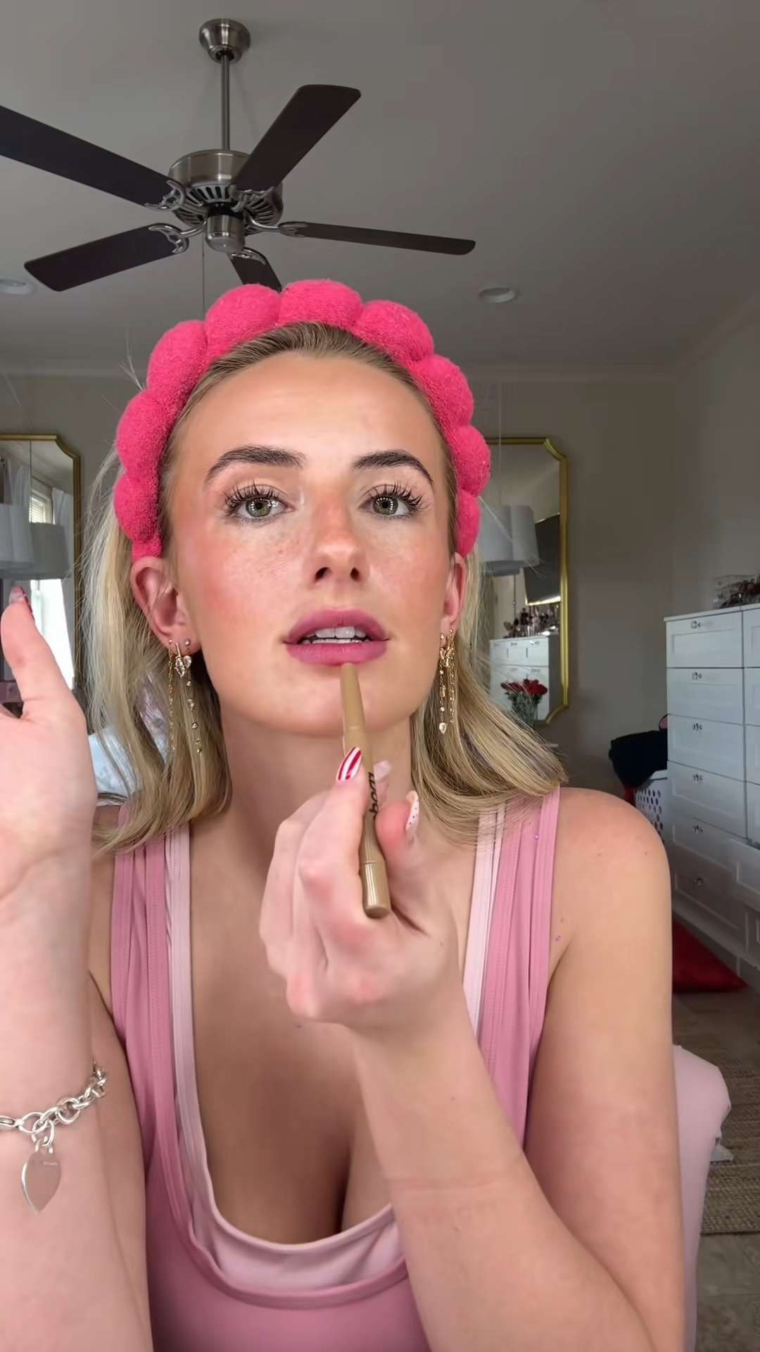 my everyday no makeup makeup look 🤍 glowy, natural & lightweight

This is my go-to everyday makeup routine when I want to look put together but NOT feel makeup on my face. It’s super lightweight, glowy, and minimal. Perfect if you love natural makeup, dewy skin, and that clean girl everyday makeup vibe ✨

#nomakeupmakeup #everydaymakeup #naturalmakeup #glowymakeup #dewyskin #saiebeauty #rhodebeauty #meritbeauty #charlottetilbury #tubingmascara #cleanmakeuplook 

 