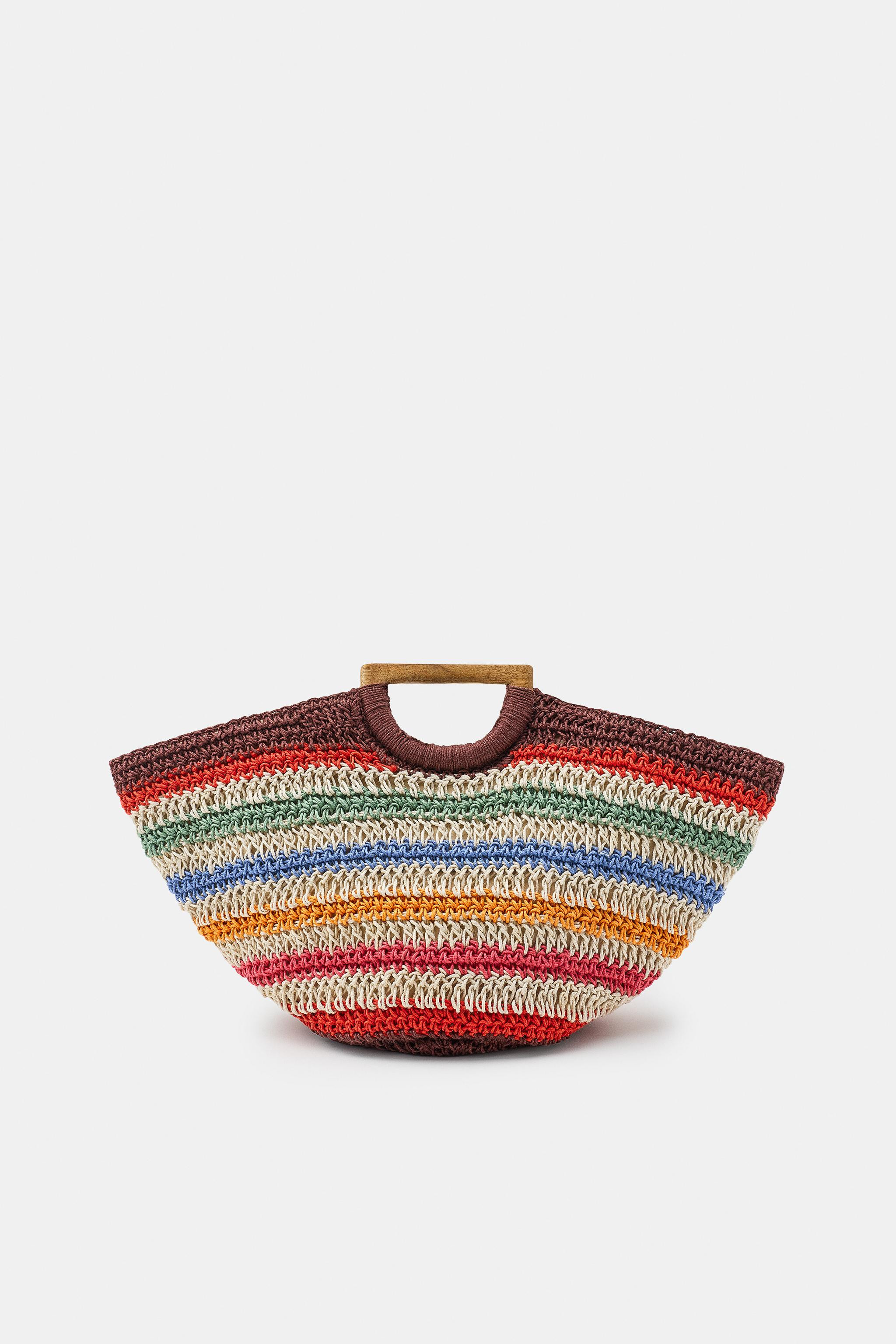 Basket bag with main fabric made of 100% jute. Wooden handles. Contrast fabric interior lining. | Zara US