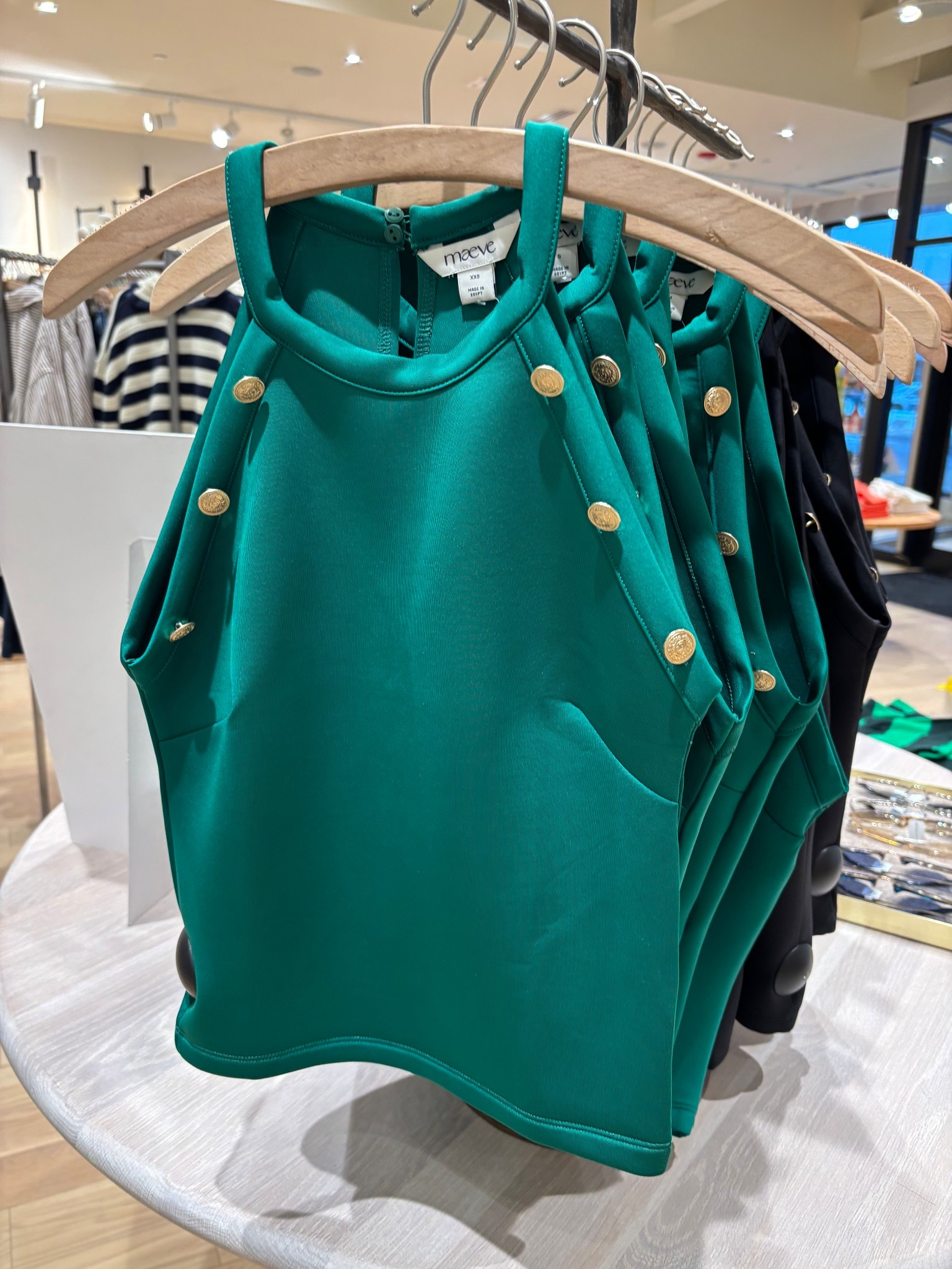 Sleeveless top 

#LTKspring #LTKSeasonal #LTKspringtrends