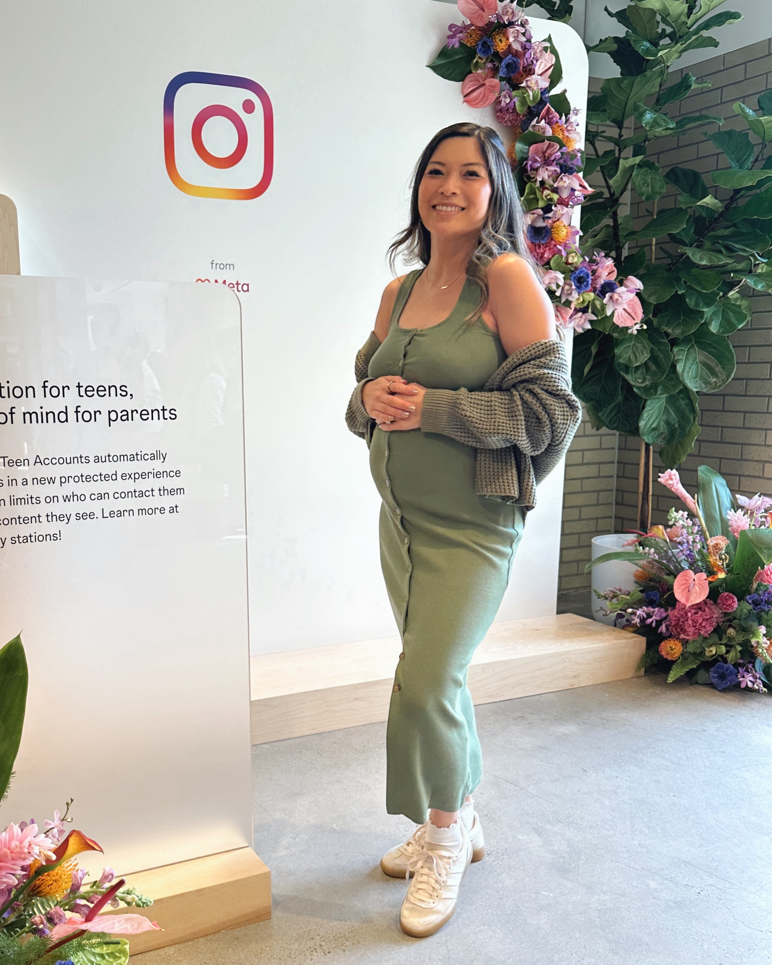 Green cardigan and dress 

#LTKStyleTip