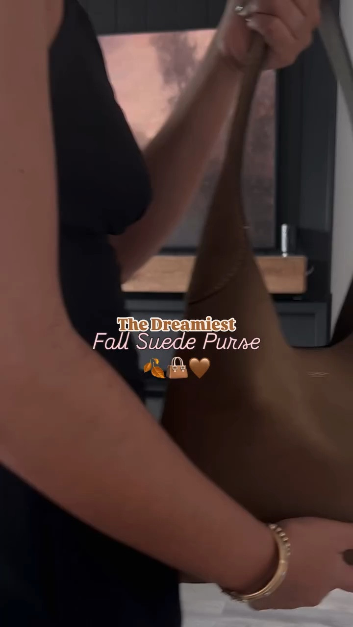 @coach Suede Brooklyn Shoulder Purse 28 🍒

This color is Cedar and so perfect for fall. I plan on adding a size 39 🤭

Here's to being @coach obsessed after my second purchase!

#coach #coachbag #fallfashion #fallbag