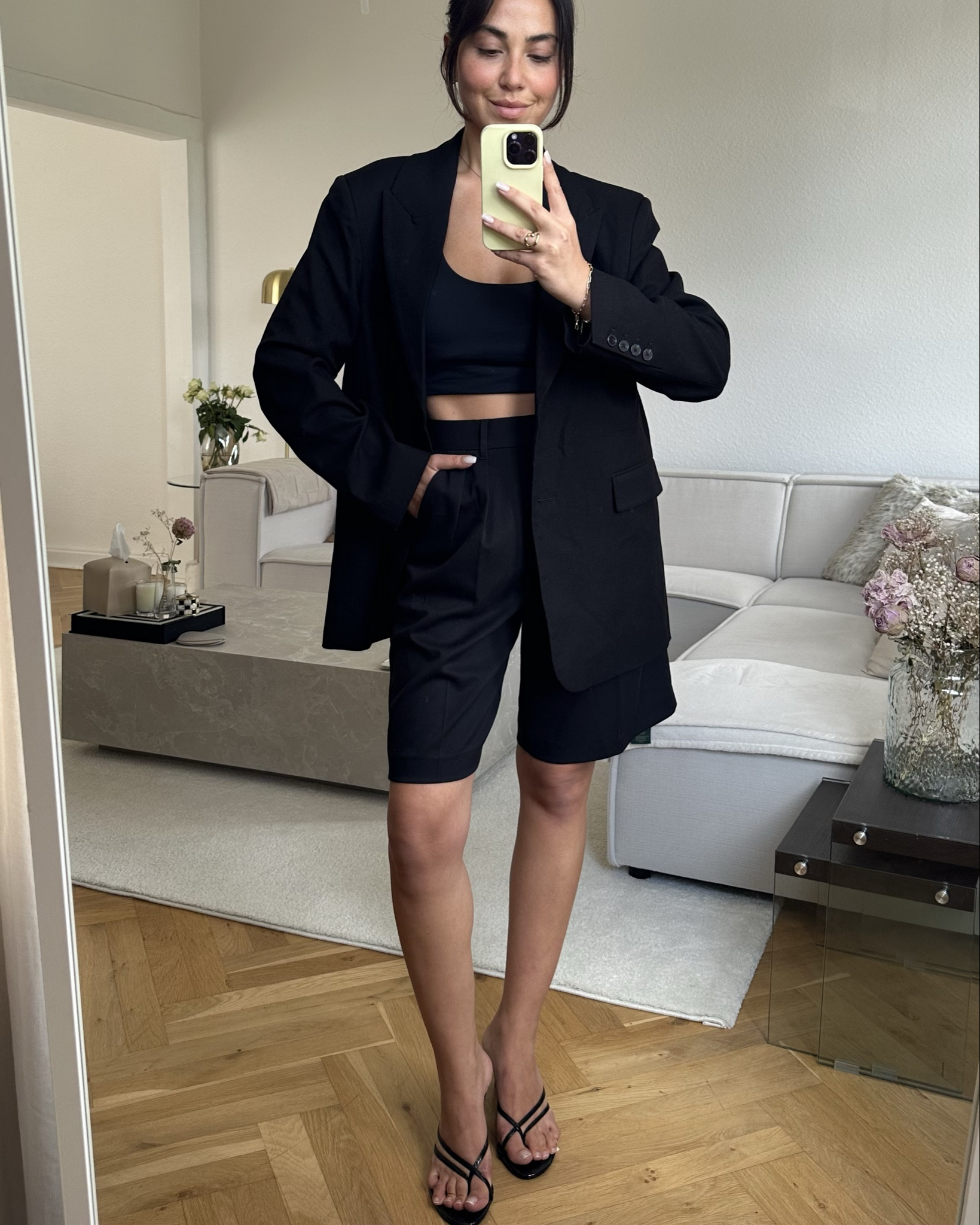 1 Bermuda - 4 Outfits 

Perfekter Office oder Ausgehen-Look 

@bonprix #bonprix #fashionmadesmarter
