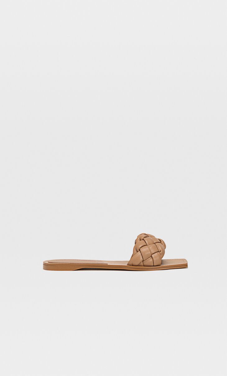 Flat woven sandals | Stradivarius (UK)