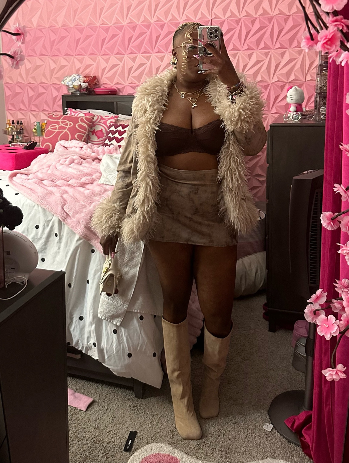 I wish Fashionova would let us link their items 🥹 but this Amazon bra had the girls sitting and the BOOTS STOLE THE SHOW! 🤎✨

#LTKStyleTip #LTKShoeCrush #LTKPlusSize