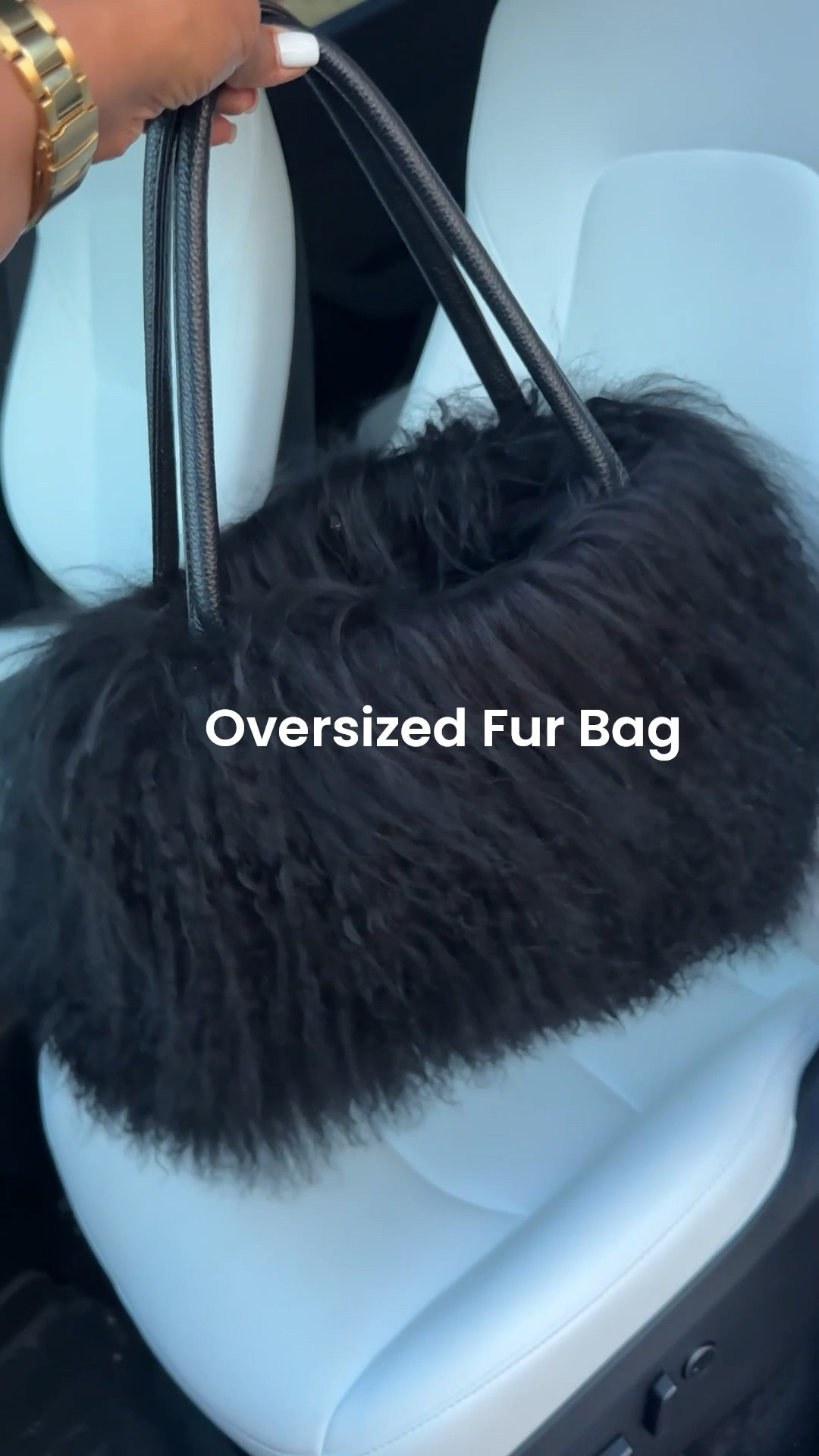 Oversized Fur bag 🤌🏾✨ 

#FallFashion #FurBag #fallbag #fallmusthaves #fallessentials #midlife #fashionover40 #midlifejourney #xojalonda

#LTKNYFW 

#LTKSeasonal #LTKItBag