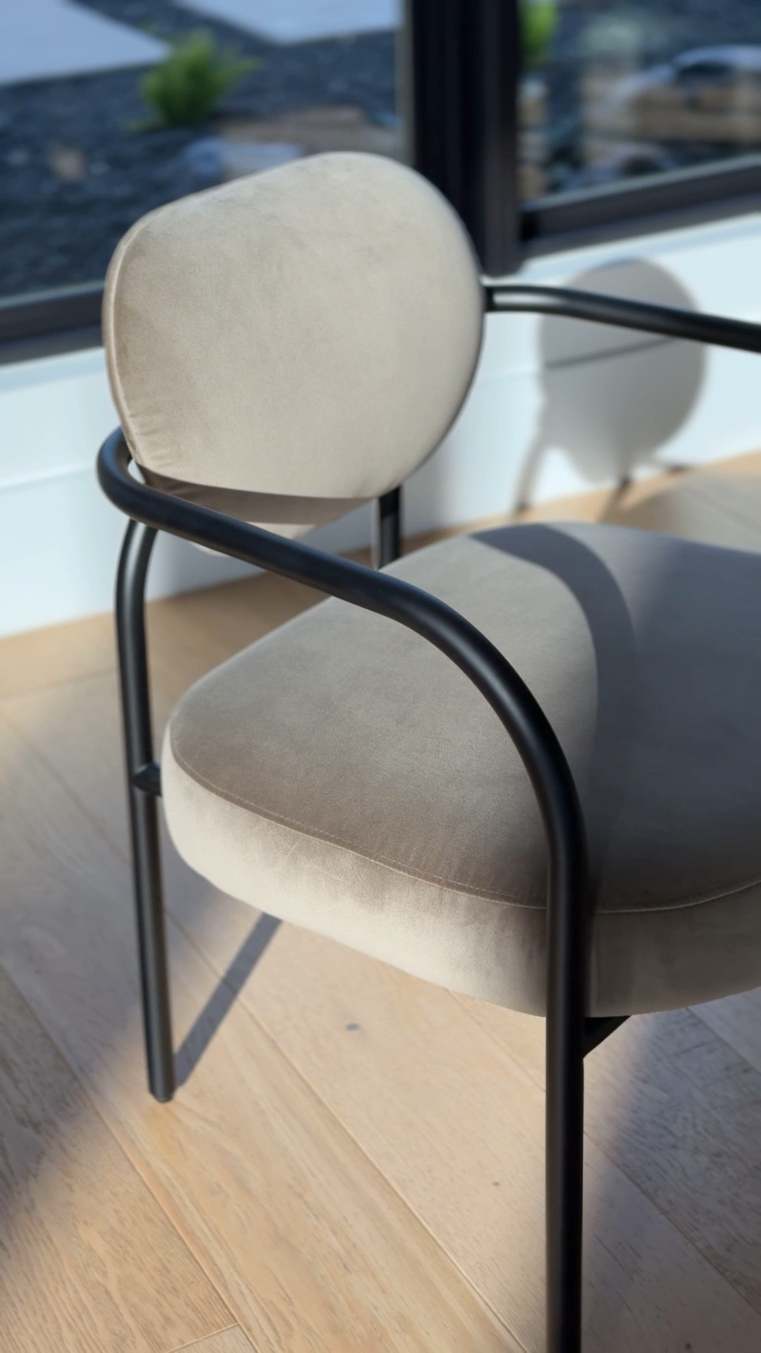 My gorgeous velvet dining chairs are on sale! These are so beautiful and comfy.

#LTKHome #LTKHoliday #LTKCyberWeek