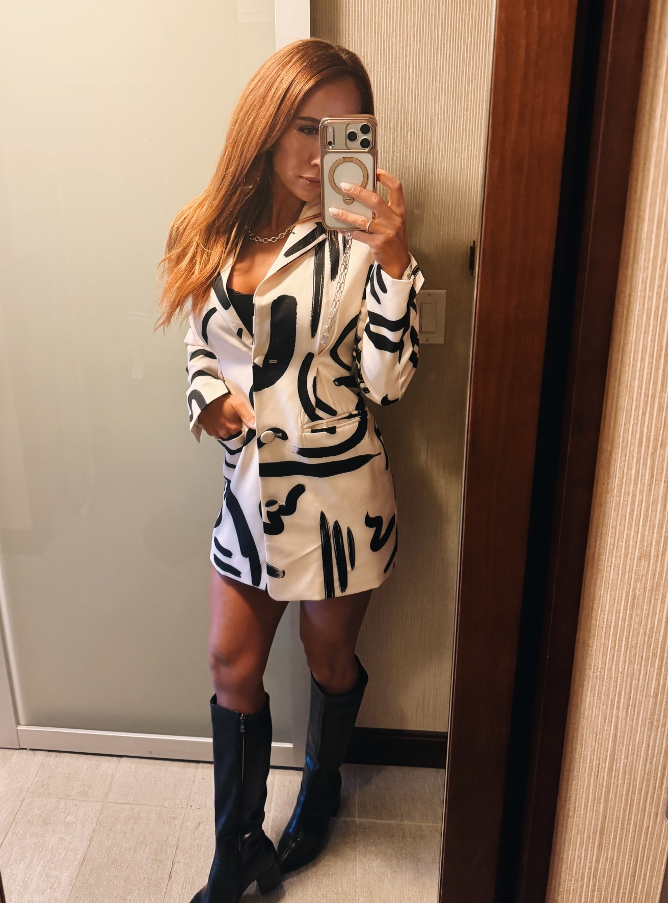 When the dress code is business casual 🖤
