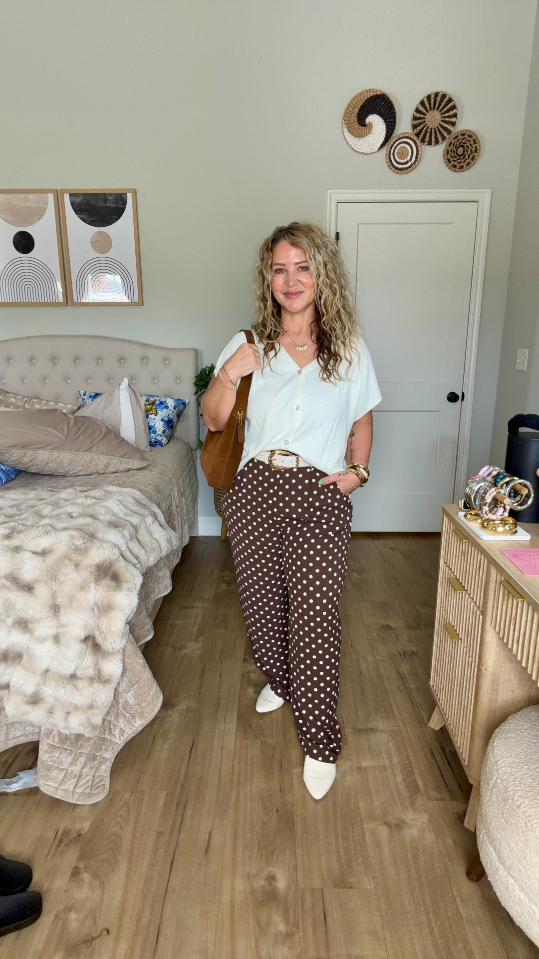 Size large pants and medium top 
Shoes tts 

#LTKPetite #LTKMidsize #LTKOver40