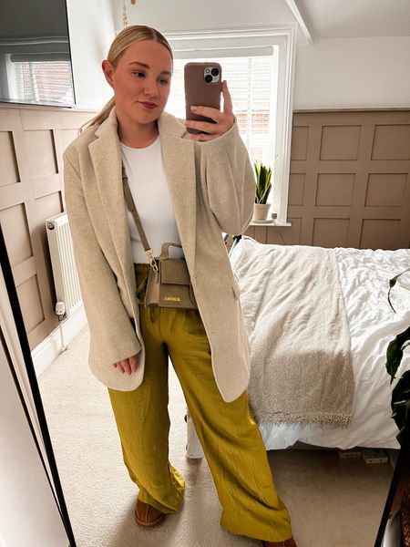Cute little fit,shirred trousers a white bodysuit. Weather appropriate ugg tasmans and a marl oversized blazer paired with a jaq bag xoxoxo 

#LTKstyletip #LTKfit #LTKcurves