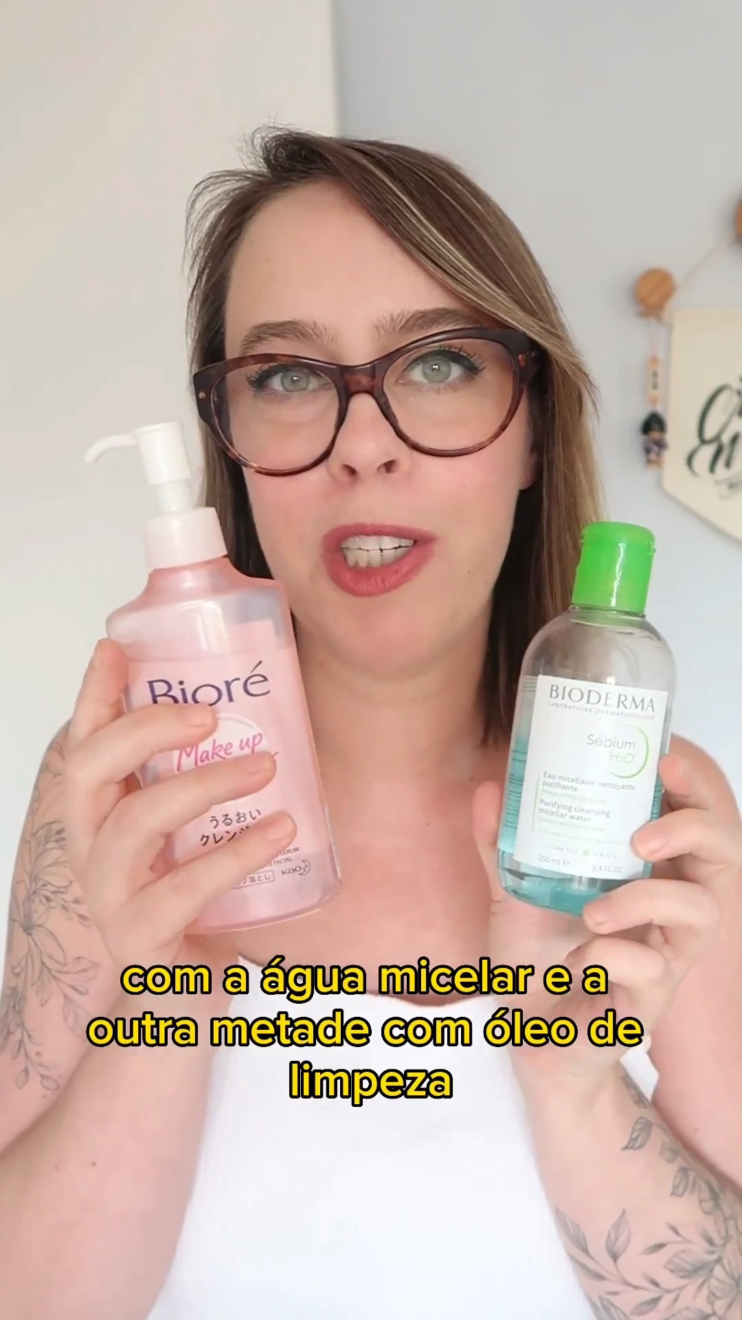 Vou tirar metade da maquiagem com água micelar e outra metade com óleo de limpeza pra ver o que vale mais a pena.

Senti que com água micelar tem mais atrito na pele, preciso esfregar bem o algodão para retirar toda a make.

Já com o óleo de limpeza, parece que a maquiagem vai se soltando mais rápido e com mais facilidade.
No final das contas, prefiro o óleo de limpeza mesmo!