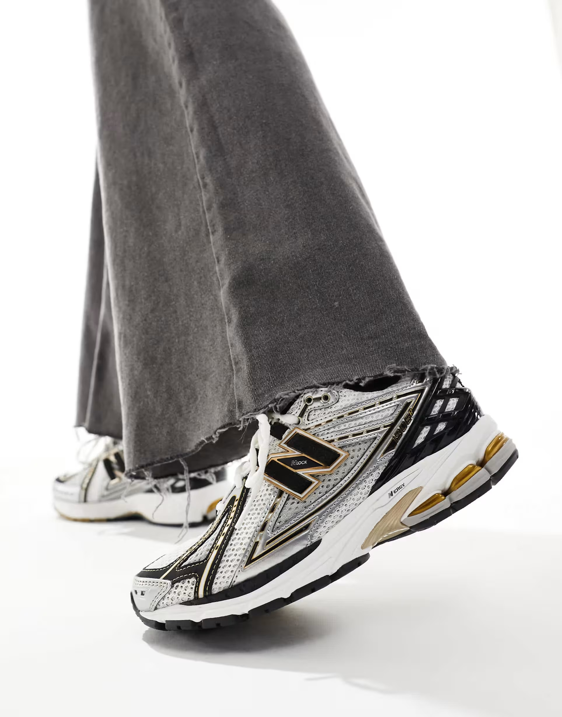 New Balance 1906 sneakers in gold and black | ASOS (Global)