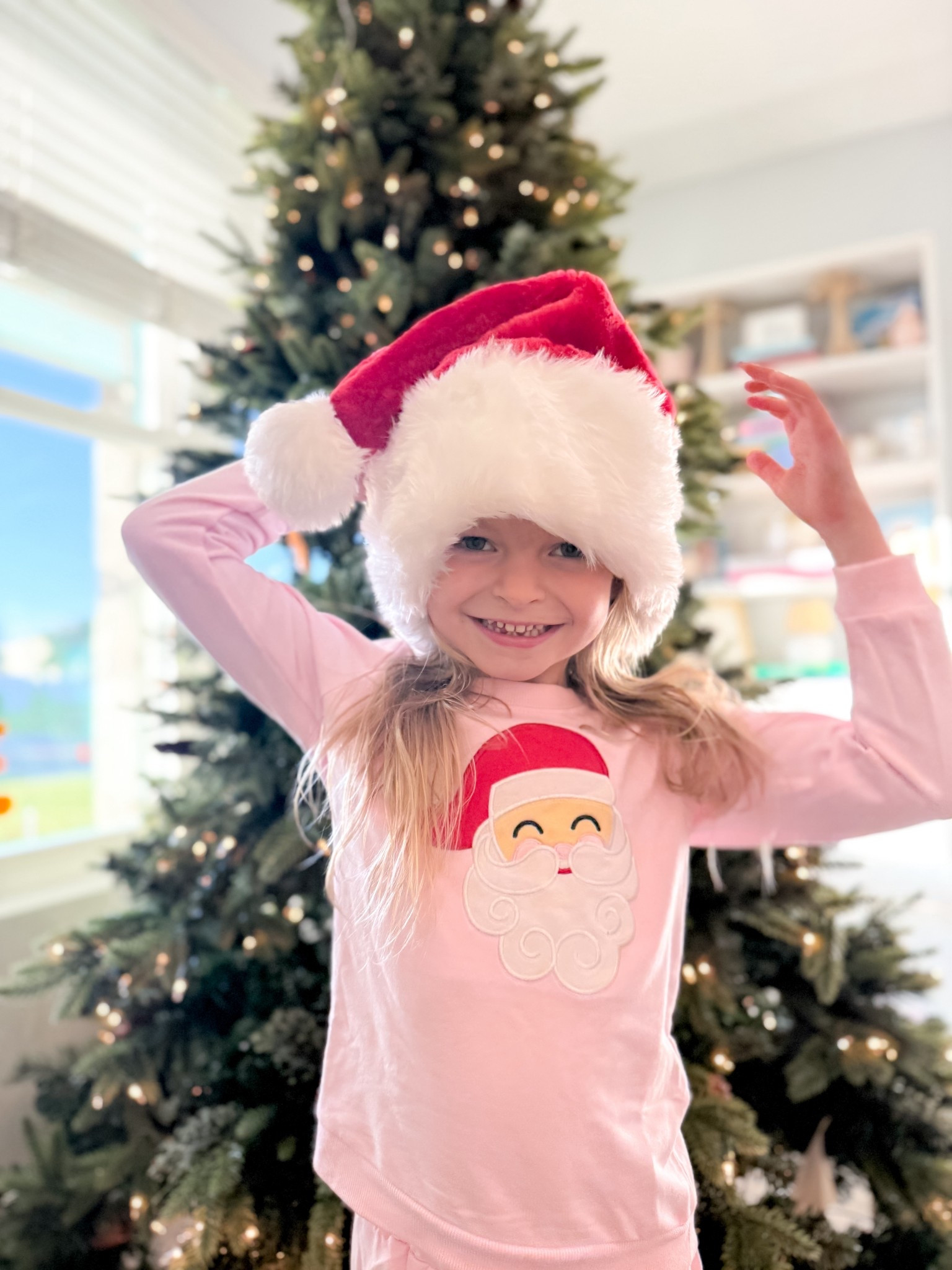 Santa jogger set for boys & girls
Kids holiday outfits 
Under $20 right now!


#LTKHoliday #LTKKids #LTKCyberWeek