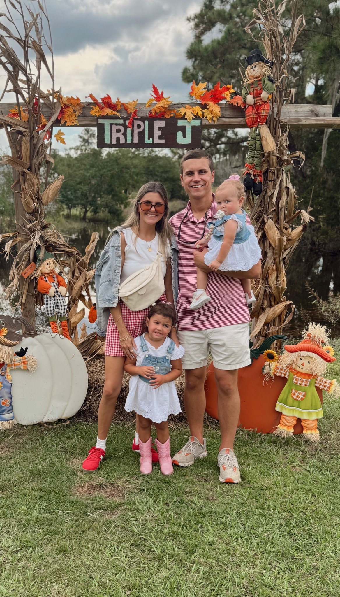 Fun at the Stables🐴❤️

#LTKStyleTip #LTKSeasonal #LTKFallSale