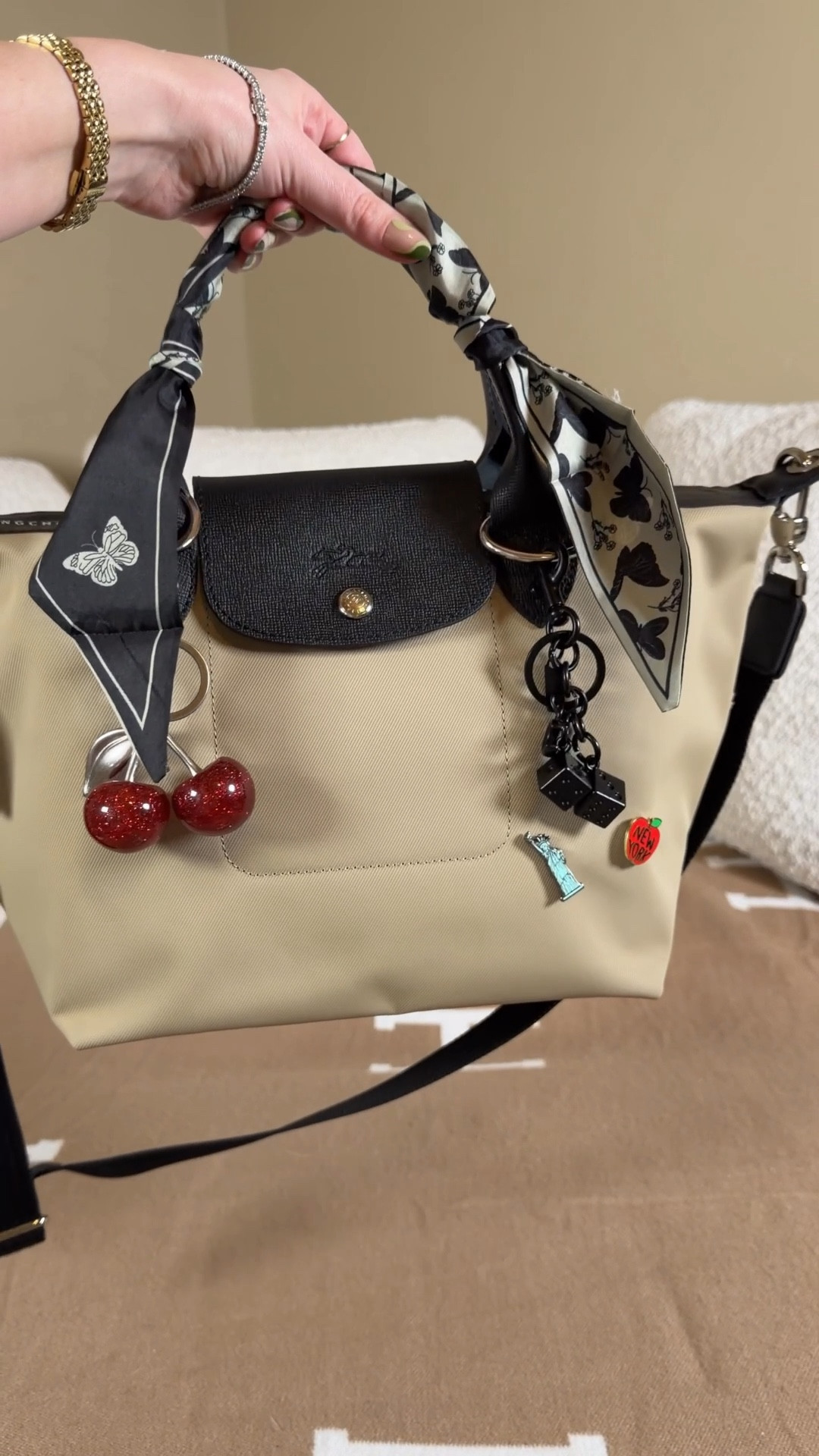 What’s in my Longchamp Le Pliage energy tote 👜 Comment SHOP & I’ll dm you the links 💗

What fits in a small Longchamp energy Le Pliage? A book, a giant journal, flexible non break claw clip, Dior lip gloss, mini hydro flask, salt and stone hand cream (smells amazon)! Touchland hand sanitizer.

Longchamp insert
Silver cherry bag charm from Amazon 
Black dice bag charm 



#LTKgrwm #LTKootd #LTKSpringSale