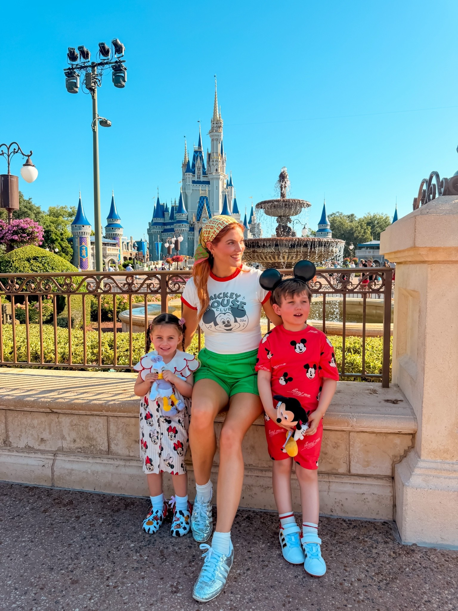 Day 1 of Disney and the outfits really begin!! 

Ada’s mini mouse dress is from next and Alfie’s Mickey Mouse red co ord is from H&M!

My Mickey Mouse fitted T-shirt is from ASOS and the green striped sport shorts are from M&S! The silver trainers are adidas on ASOS!