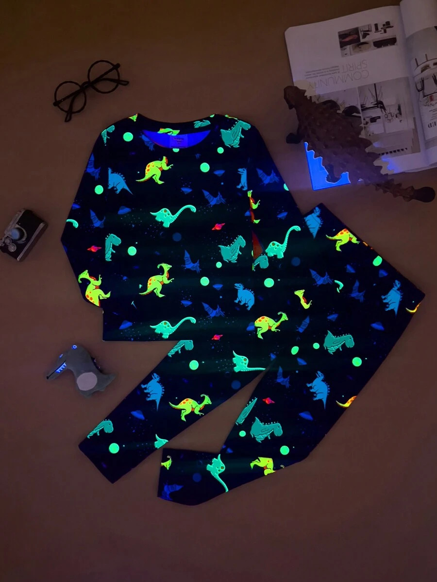SHEIN Conjunto de pijama ajustado divertido con patrón de dinosaurios que brillan en la oscurida... | SHEIN