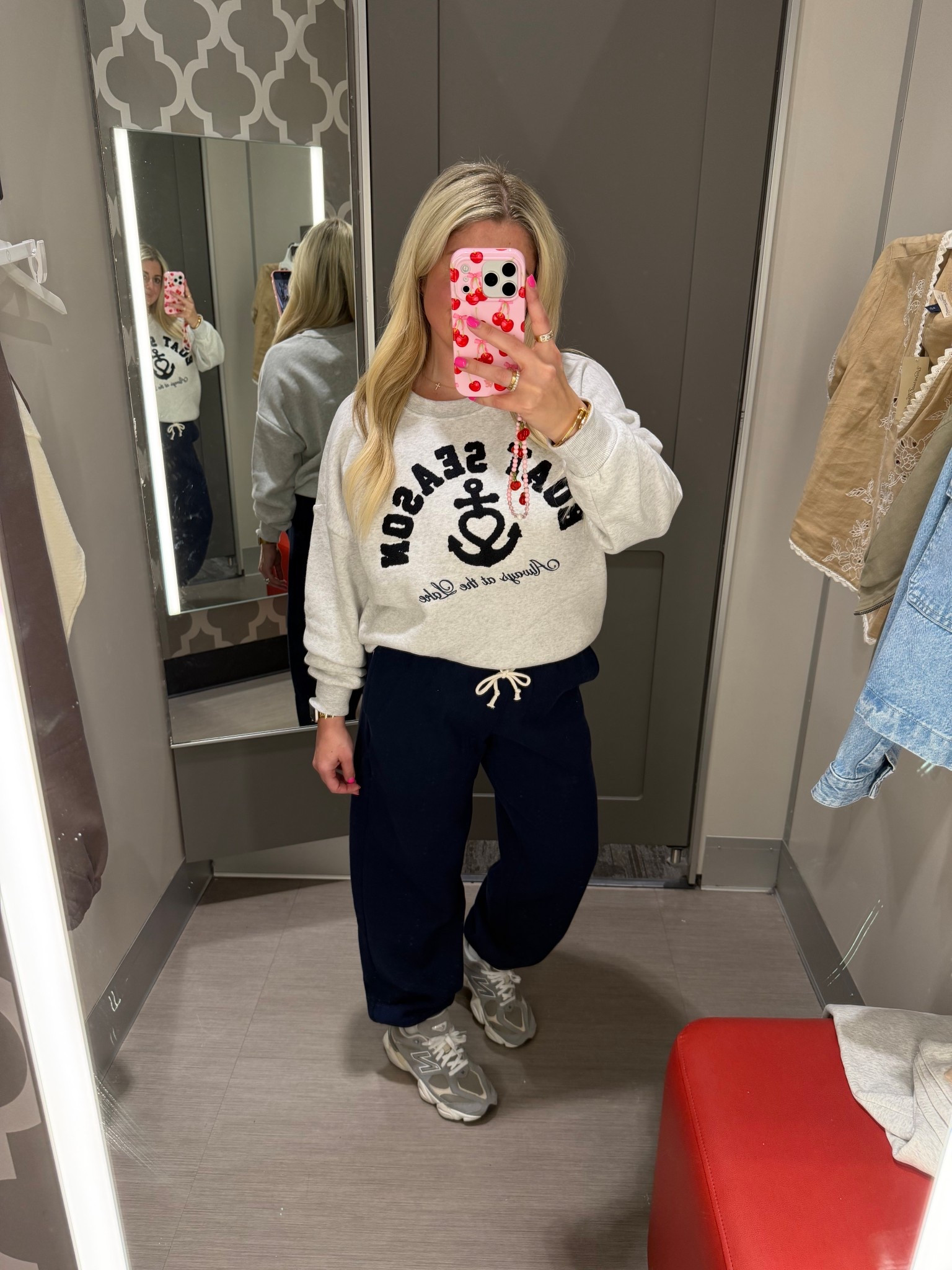 New boat season graphic sweater small
Navy joggers small
New balance tts 